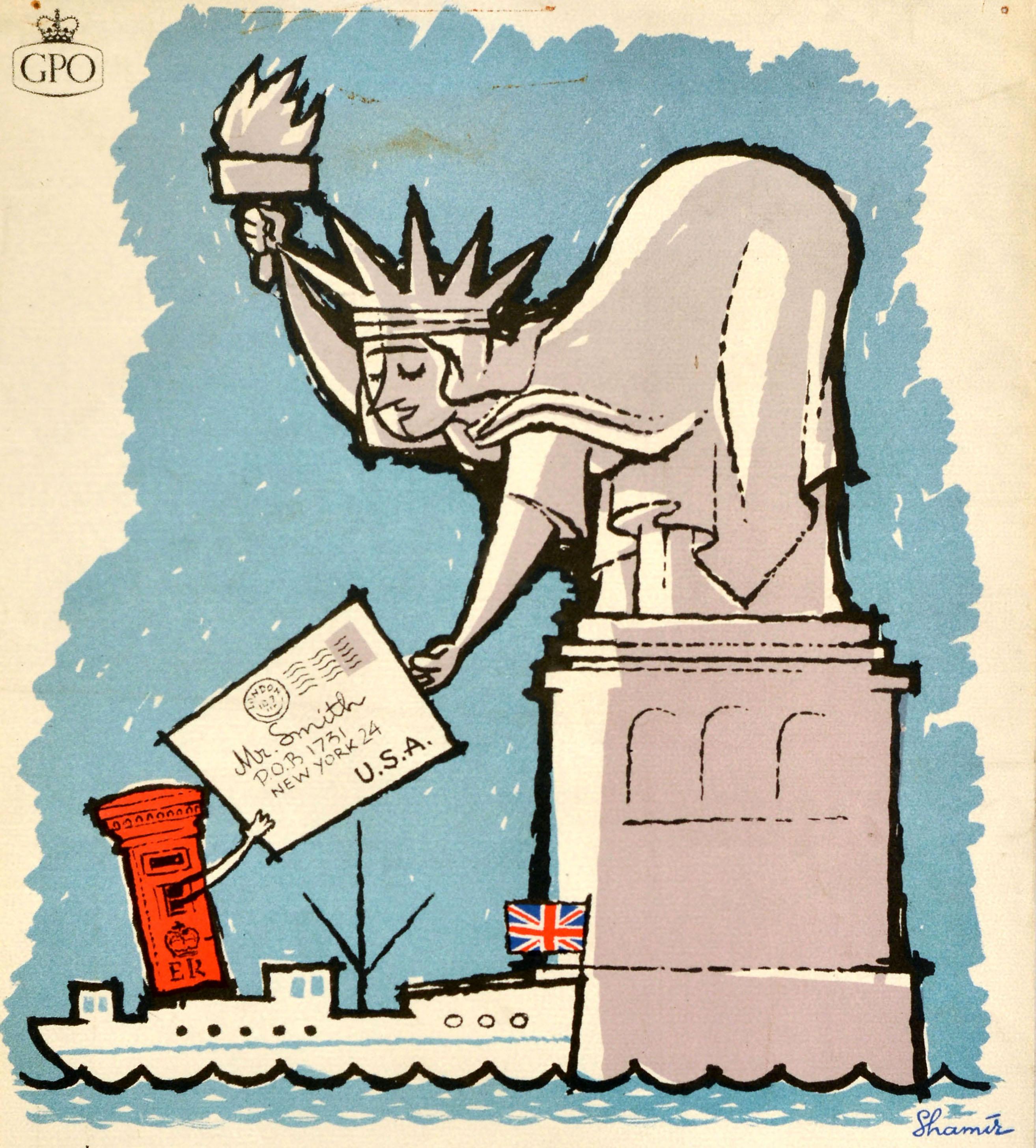 Poster pubblicitario d'epoca del General Post Office GPO - Lettere di superficie per gli USA 6d per la prima oncia - con una divertente immagine di una cassetta delle lettere rossa britannica contrassegnata dal logo della corona ER su una nave che