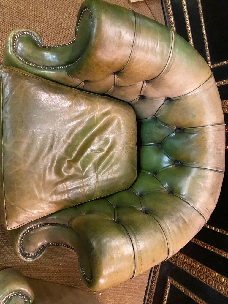 Original Vintage Green Leather Chesterfield Club Suite Armchair  In Good Condition In Berlin, DE