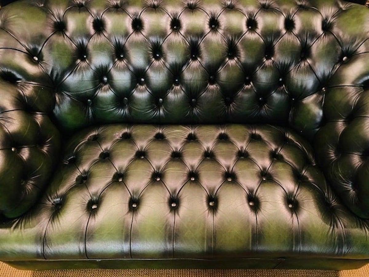 Original Vintage Green Leather Chesterfield Sofa Fleming&howland England In Good Condition In Berlin, DE