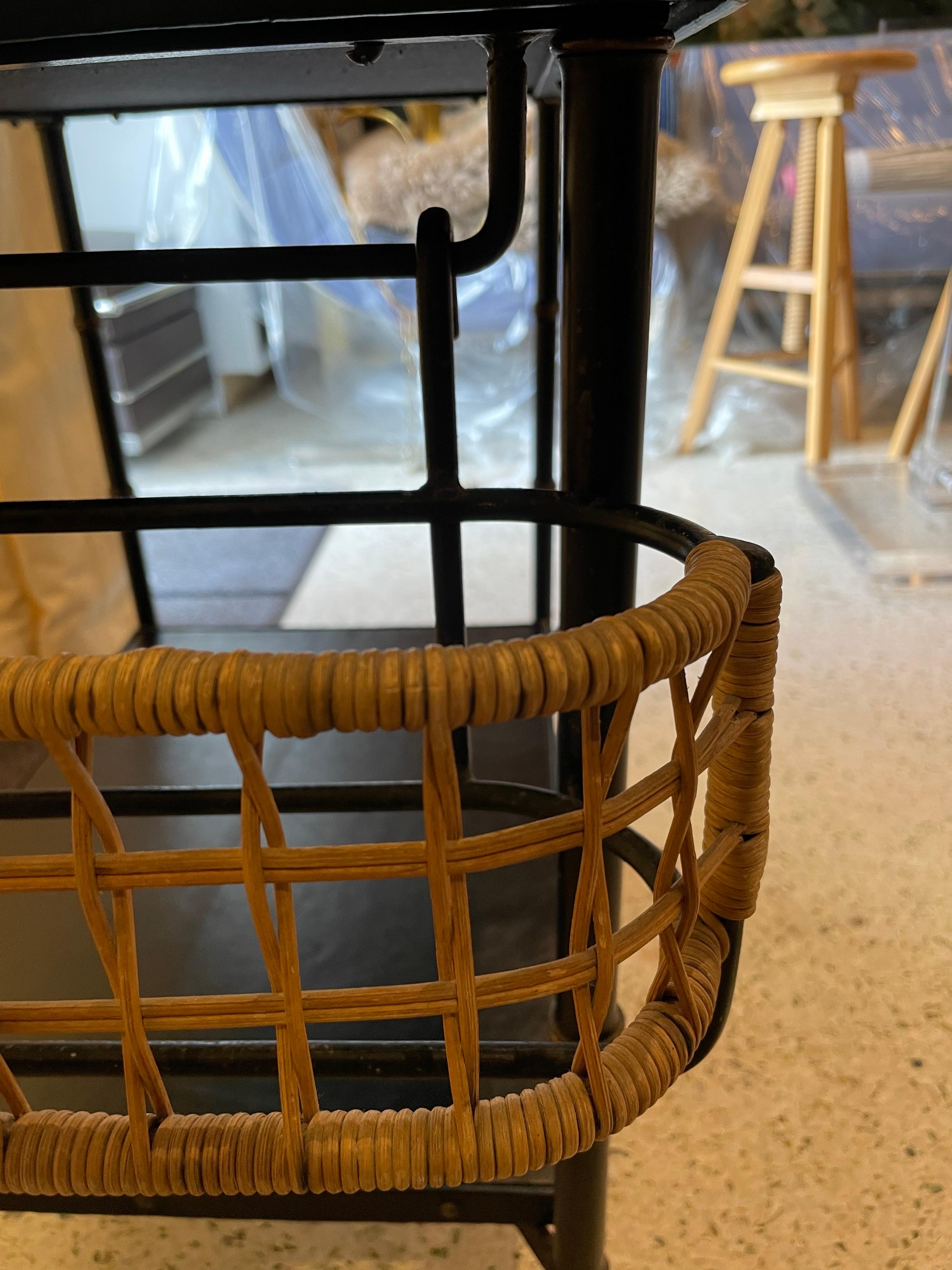 Original carrito de bar vintage Jacques Adnet de cuero negro cosido y mimbre en venta 5