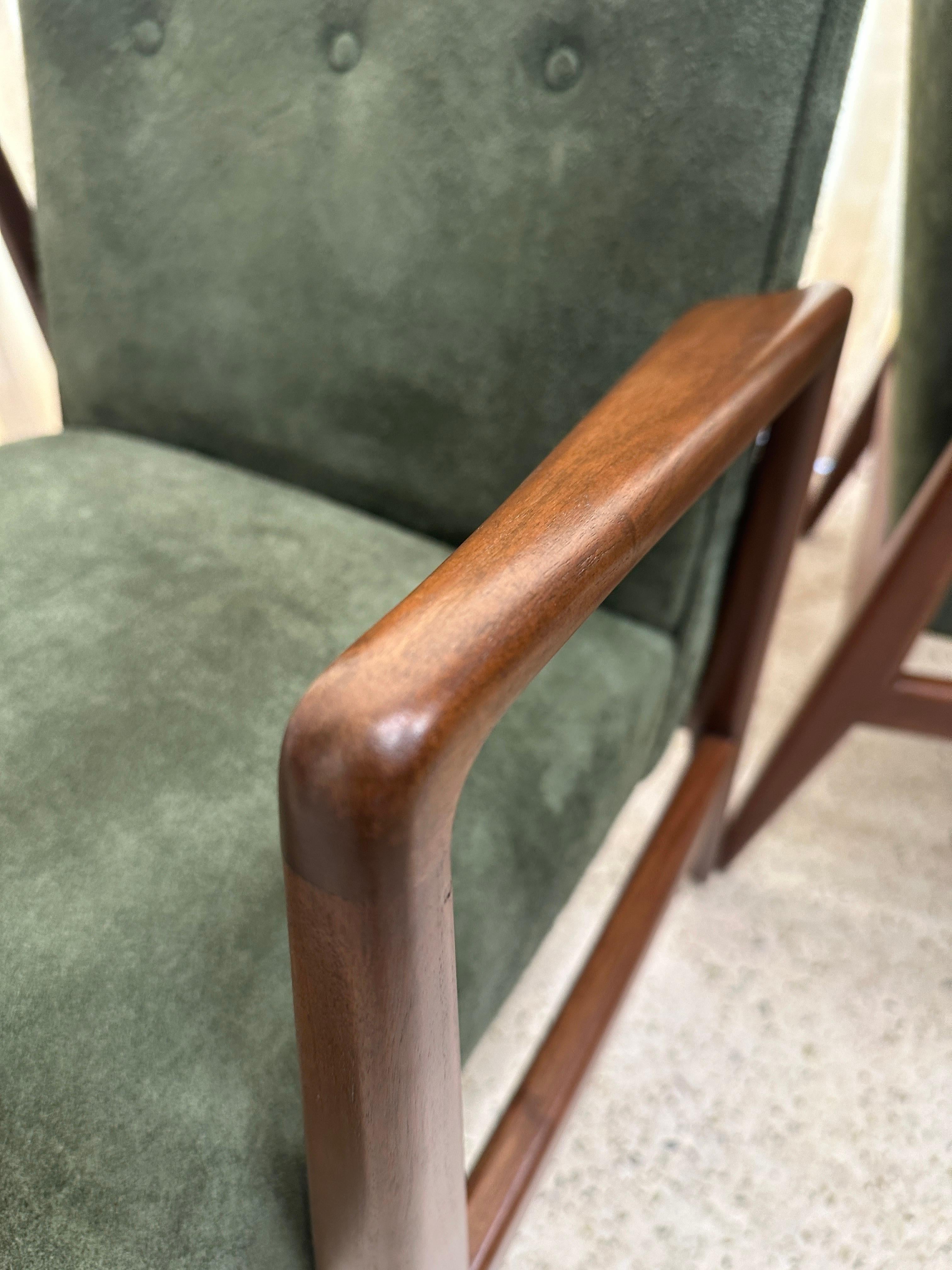 Danese Poltrone Jens Risom originali d'epoca in pelle scamosciata verde con etichetta, COPPIA in vendita