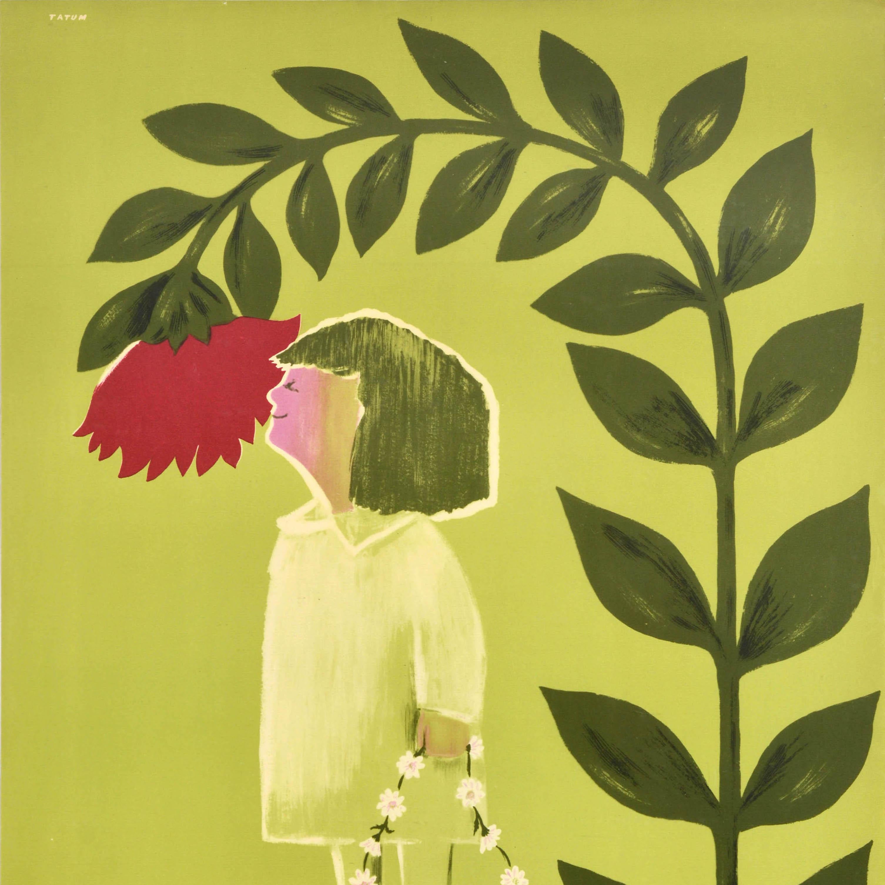 Poster originale d'epoca dei trasporti londinesi per i Greene & Greene con l'illustrazione di una bambina sorridente che annusa un fiore rosso e tiene in mano una catena di margherite su uno sfondo verde con una divertente poesia limerick in parte