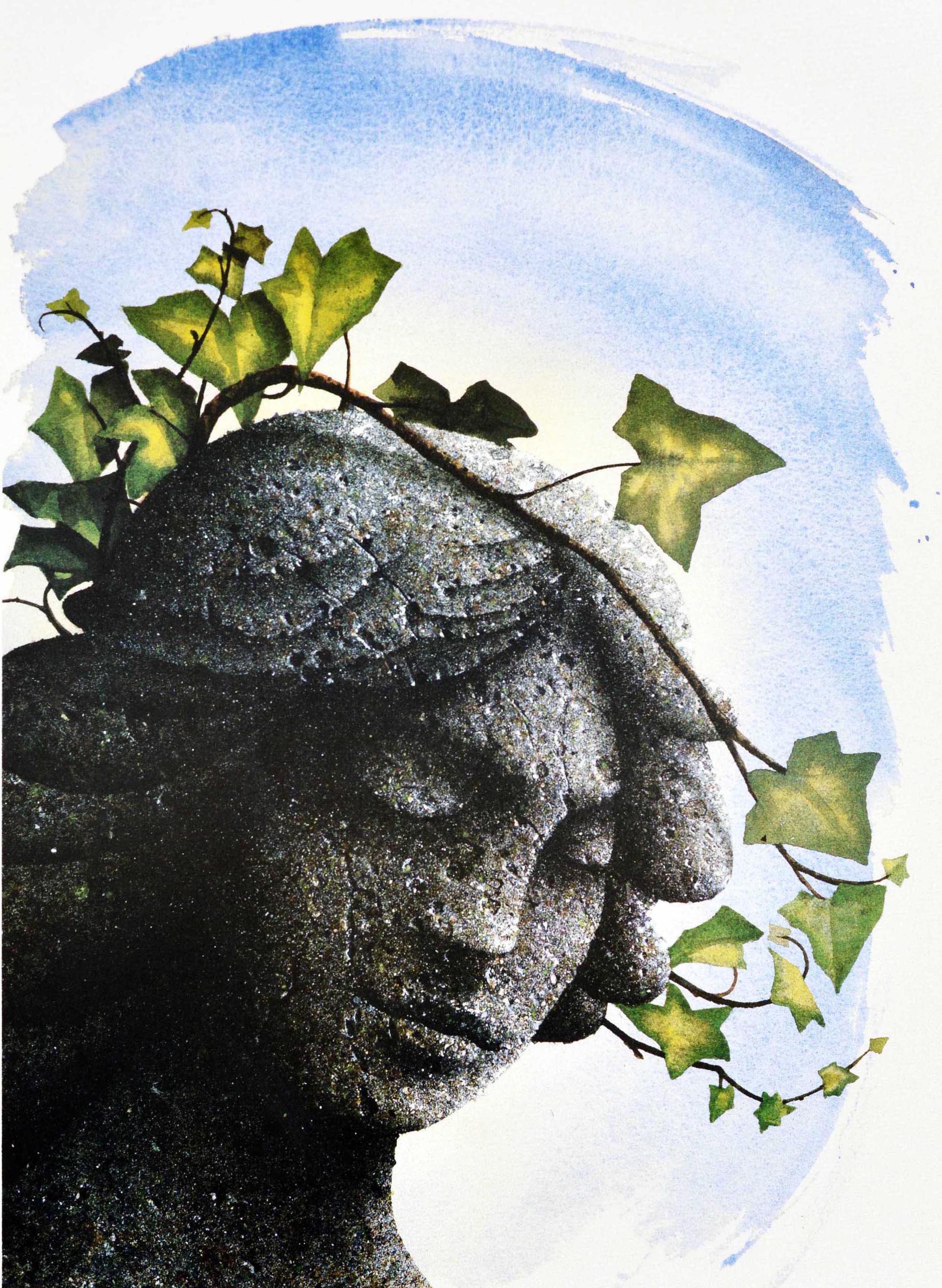 Poster vintage originale della metropolitana di Londra per il cimitero di Highgate Swains Lane N6, la stazione più vicina a Archway. Splendida opera d'arte che raffigura una pacifica lapide di una donna angelo con gli occhi chiusi e l'edera sulla