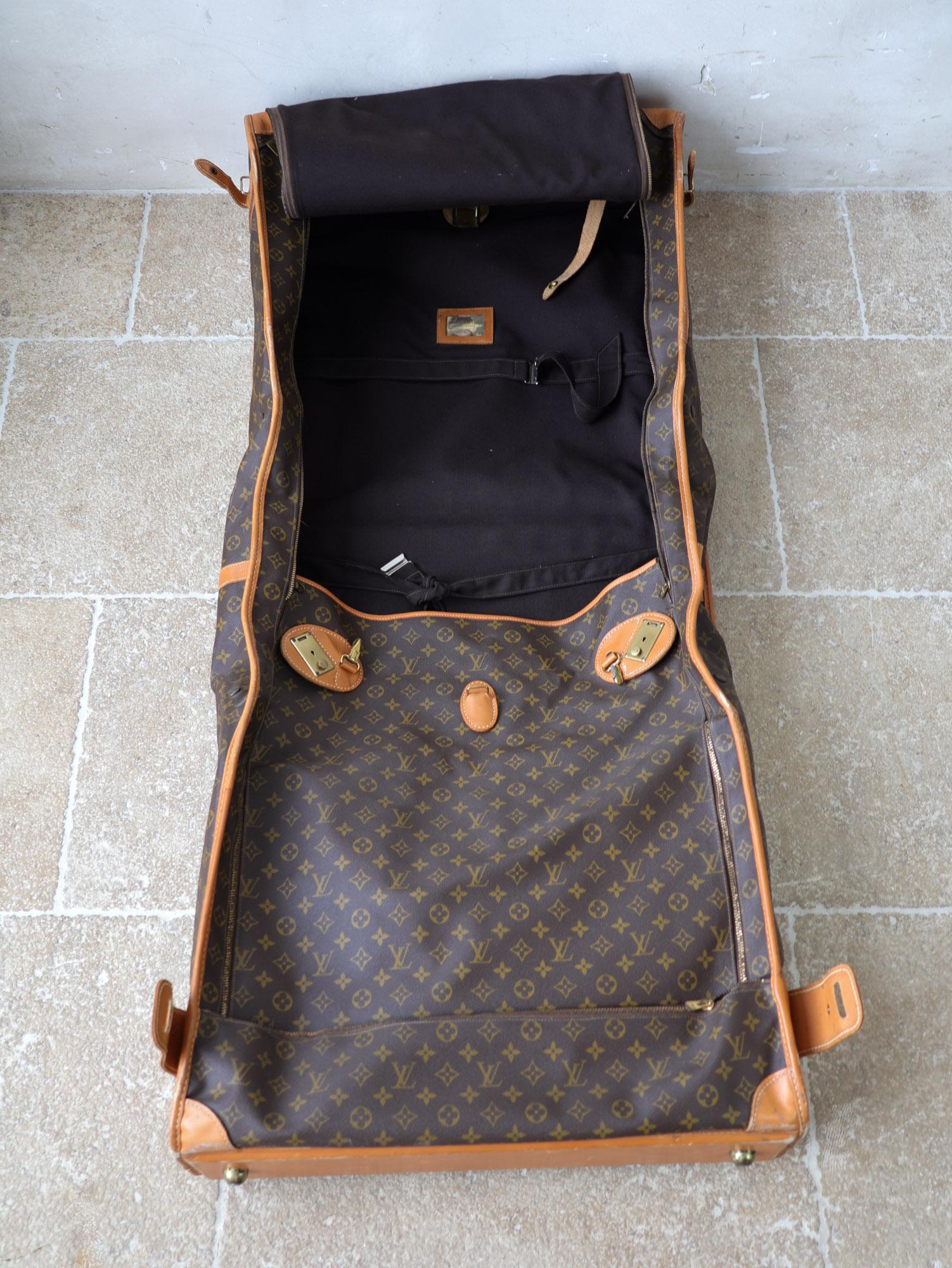 Original Vintage Louis Vuitton Folding Suitcase, from the 1970s For Sale 5