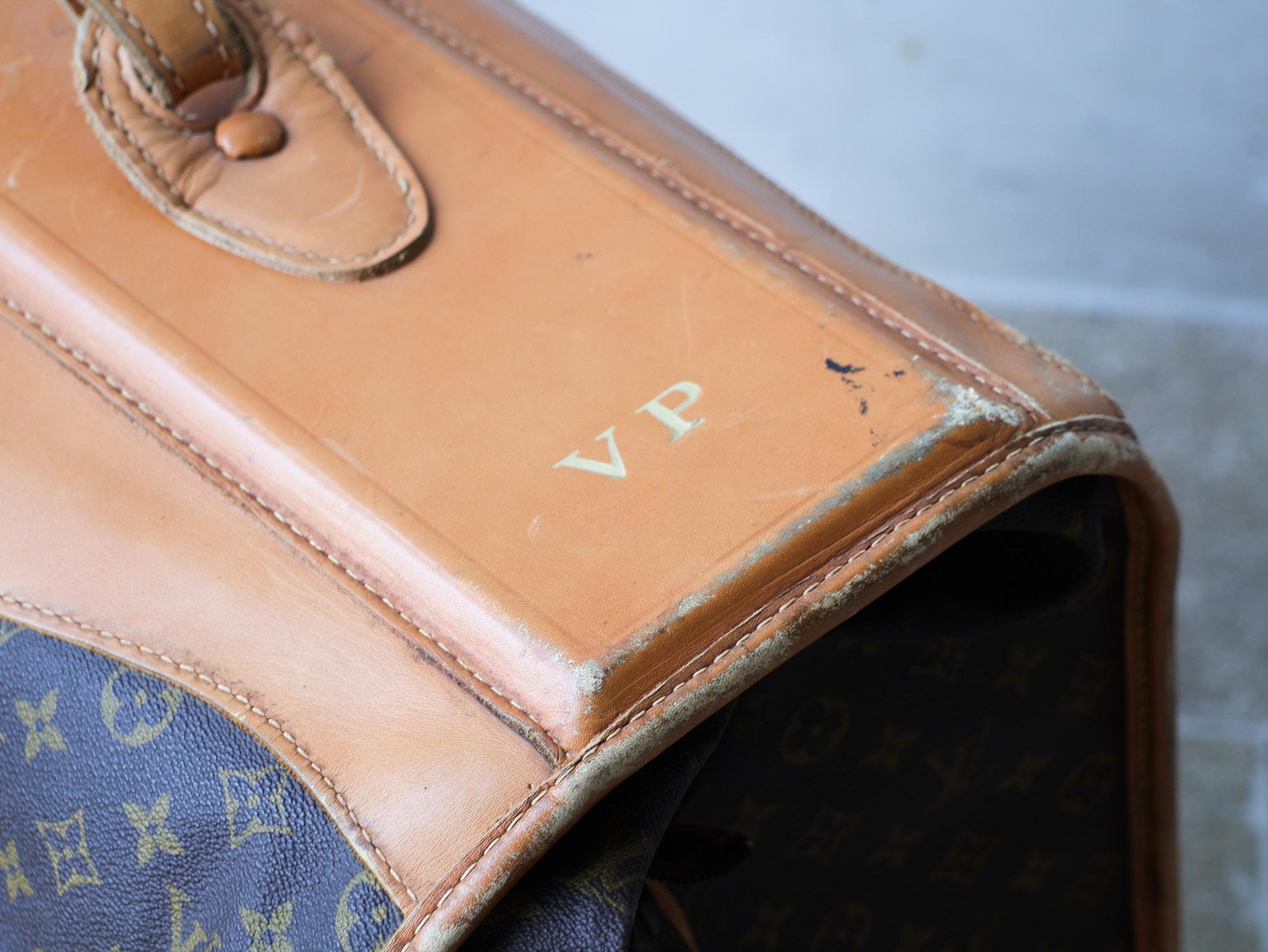 Leather Original Vintage Louis Vuitton Folding Suitcase, from the 1970s For Sale