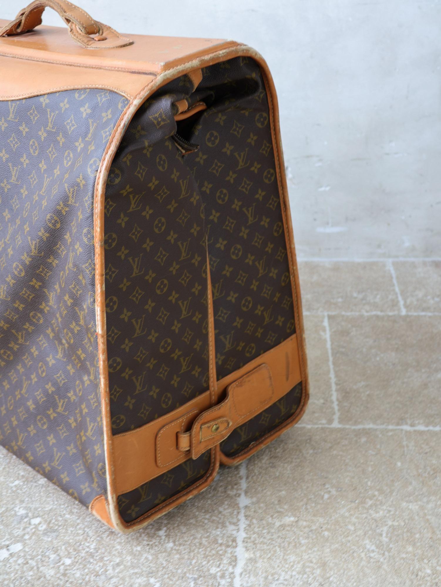 Original Vintage Louis Vuitton Folding Suitcase, from the 1970s For Sale 1