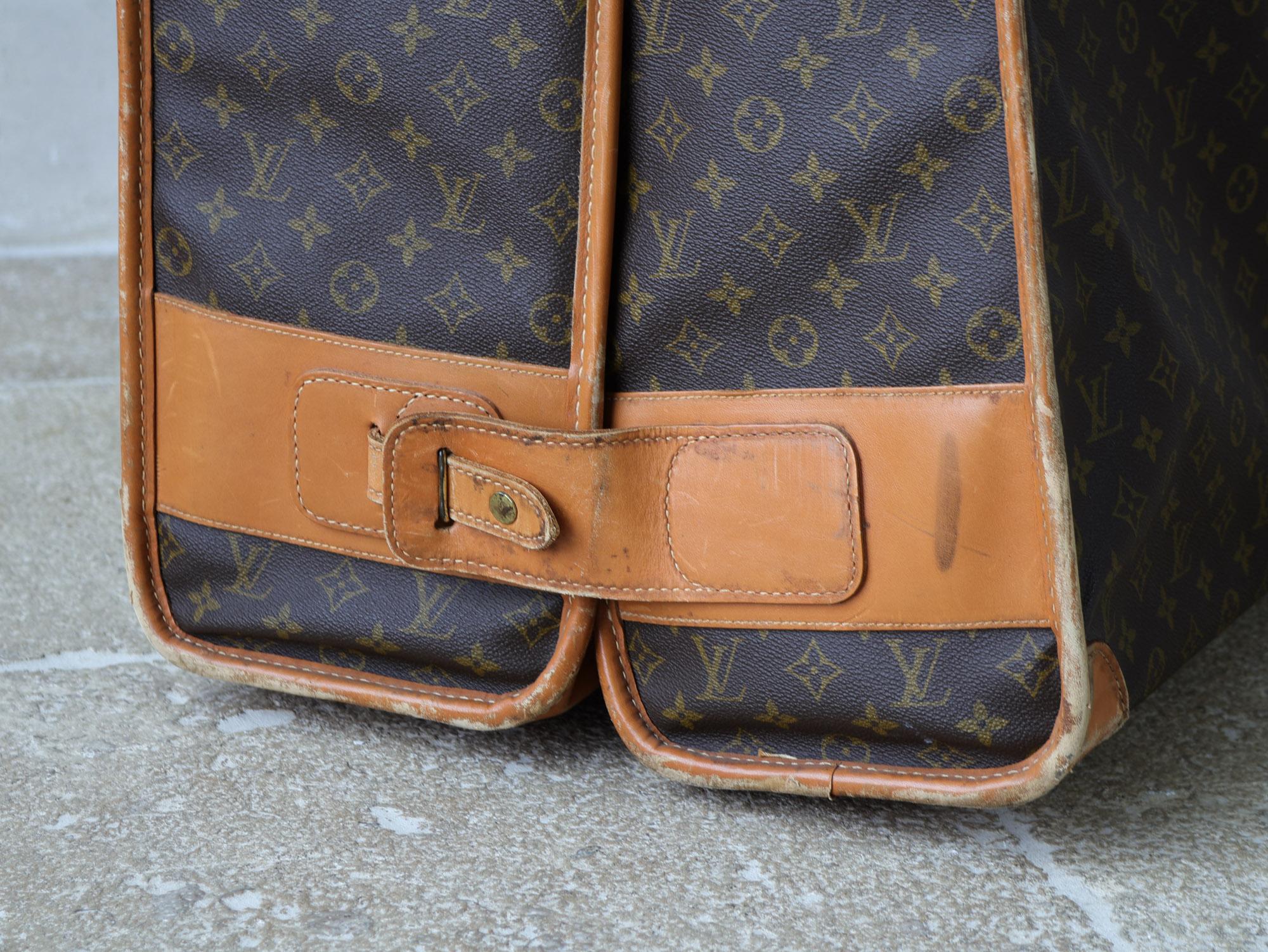 Original Vintage Louis Vuitton Folding Suitcase, from the 1970s For Sale 3