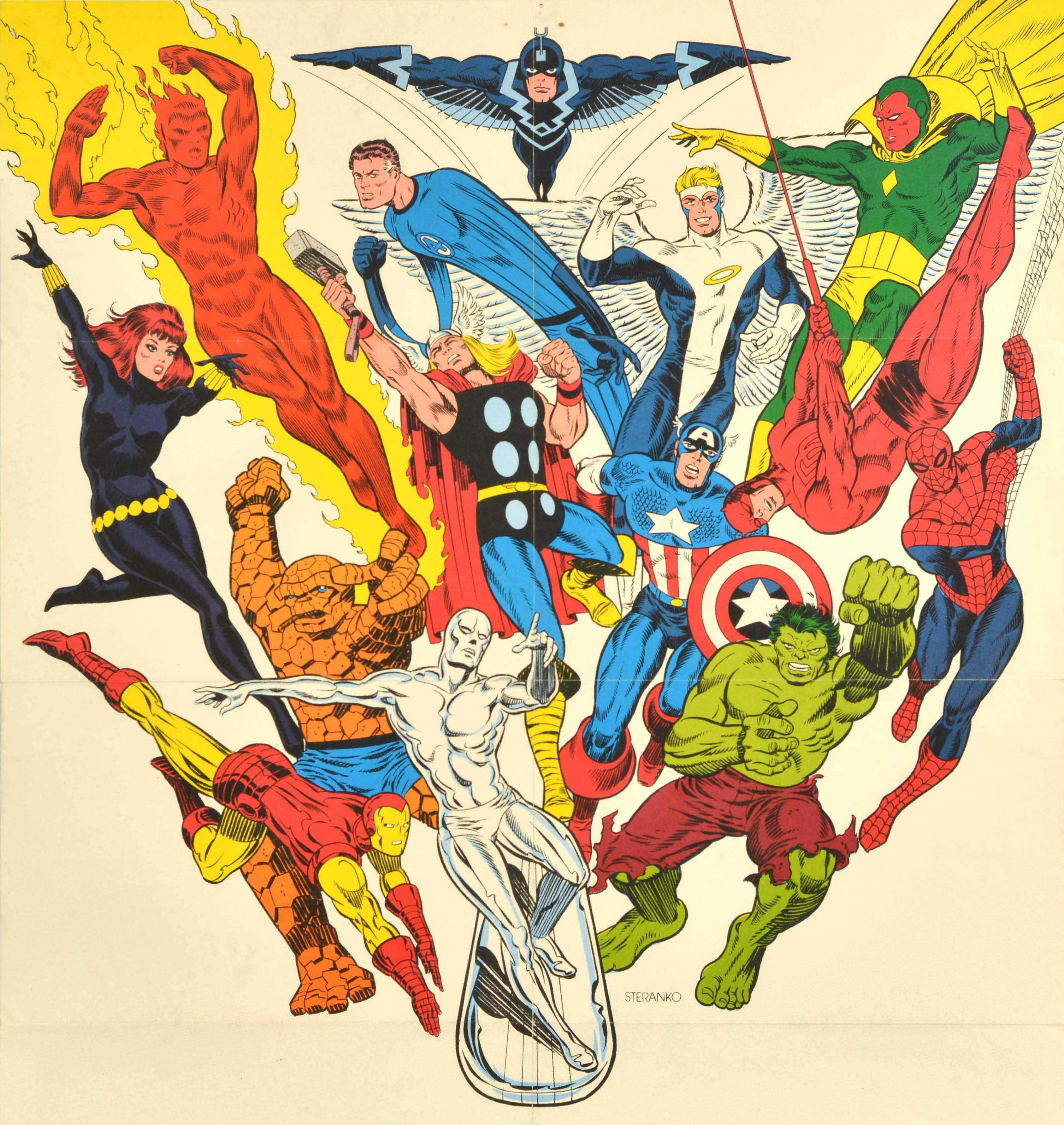Original Vintage Marvel-Comics-Poster mit dynamischen Illustrationen von klassischen Superheldenfiguren wie Spider-Man, Silver Surfer, Mr. Fantastic, Human Torch, The Thing, Iron Man, Hulk, Captain America, Vision, Thor, Black Bolt, Daredevil, Angel