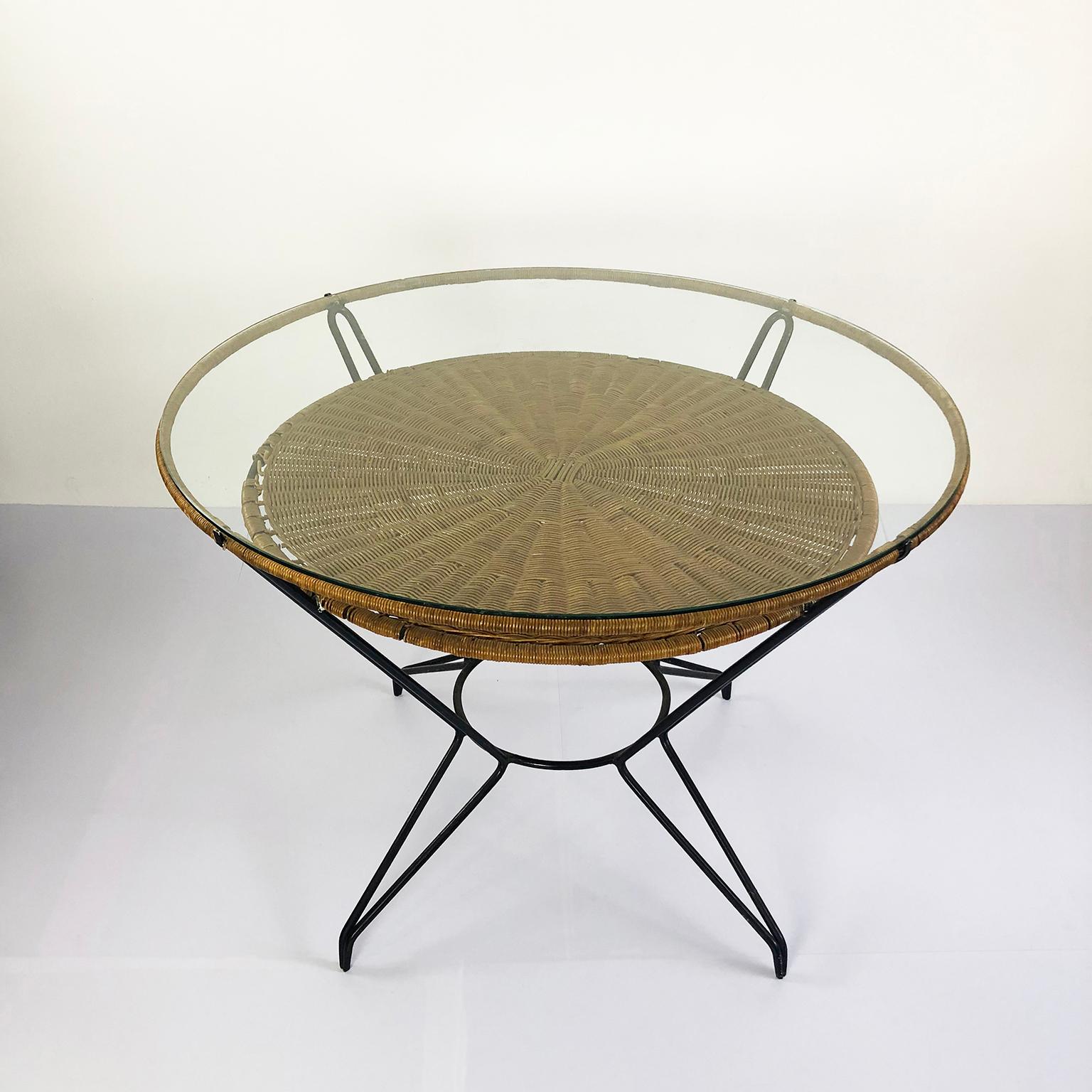 Circa 1950, we offer this amazing original Mexican vintage rattan and iron dinning set with 4 chairs.

Table measurements: Diameter 102 cm. Height: 75 cm.