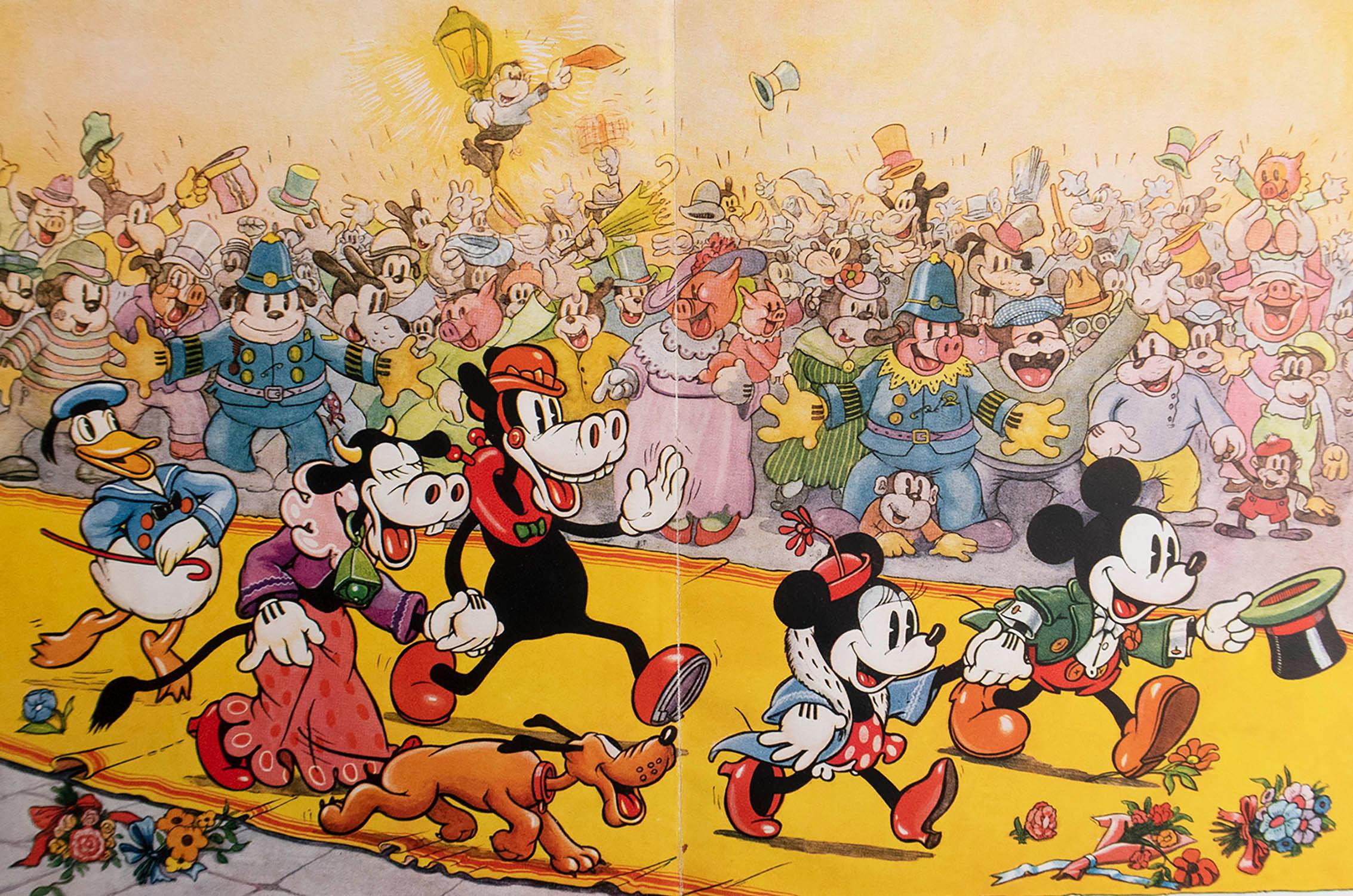 Super image of Mickey Mouse arriving to a party

Published 1930's

The measurement given is the paper size not the actual image.

