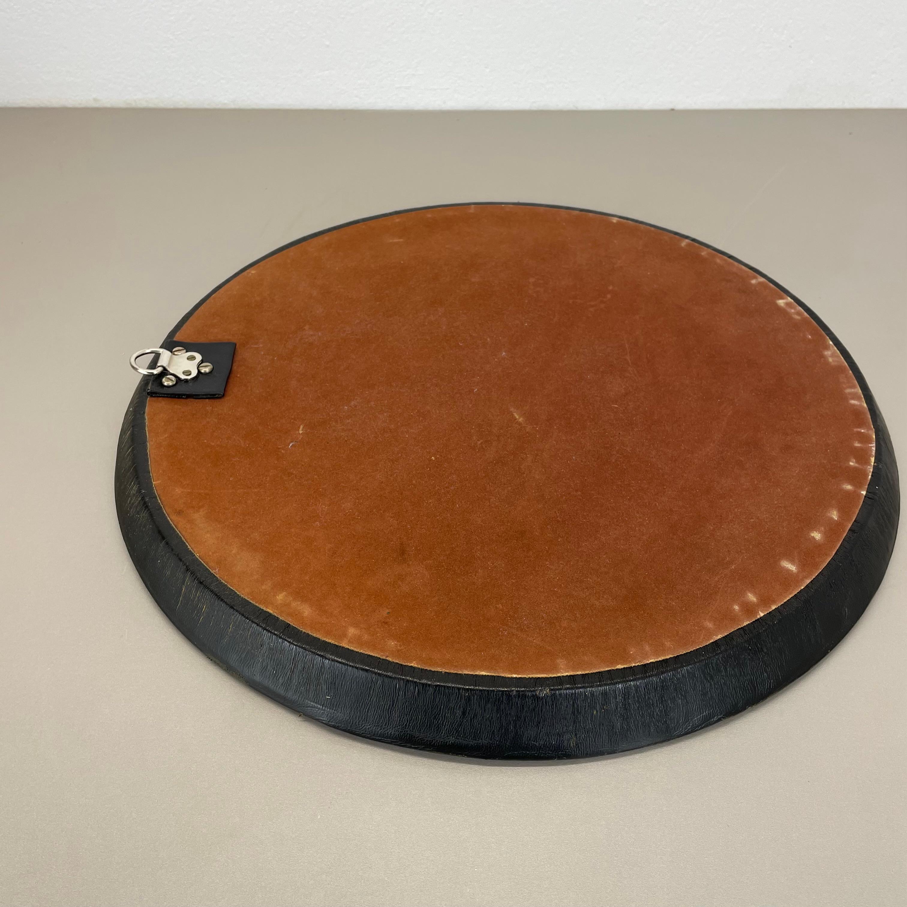 Miroir mural moderniste vintage original de 43 cm avec cuir et motif, ITALIE 1970 en vente 4