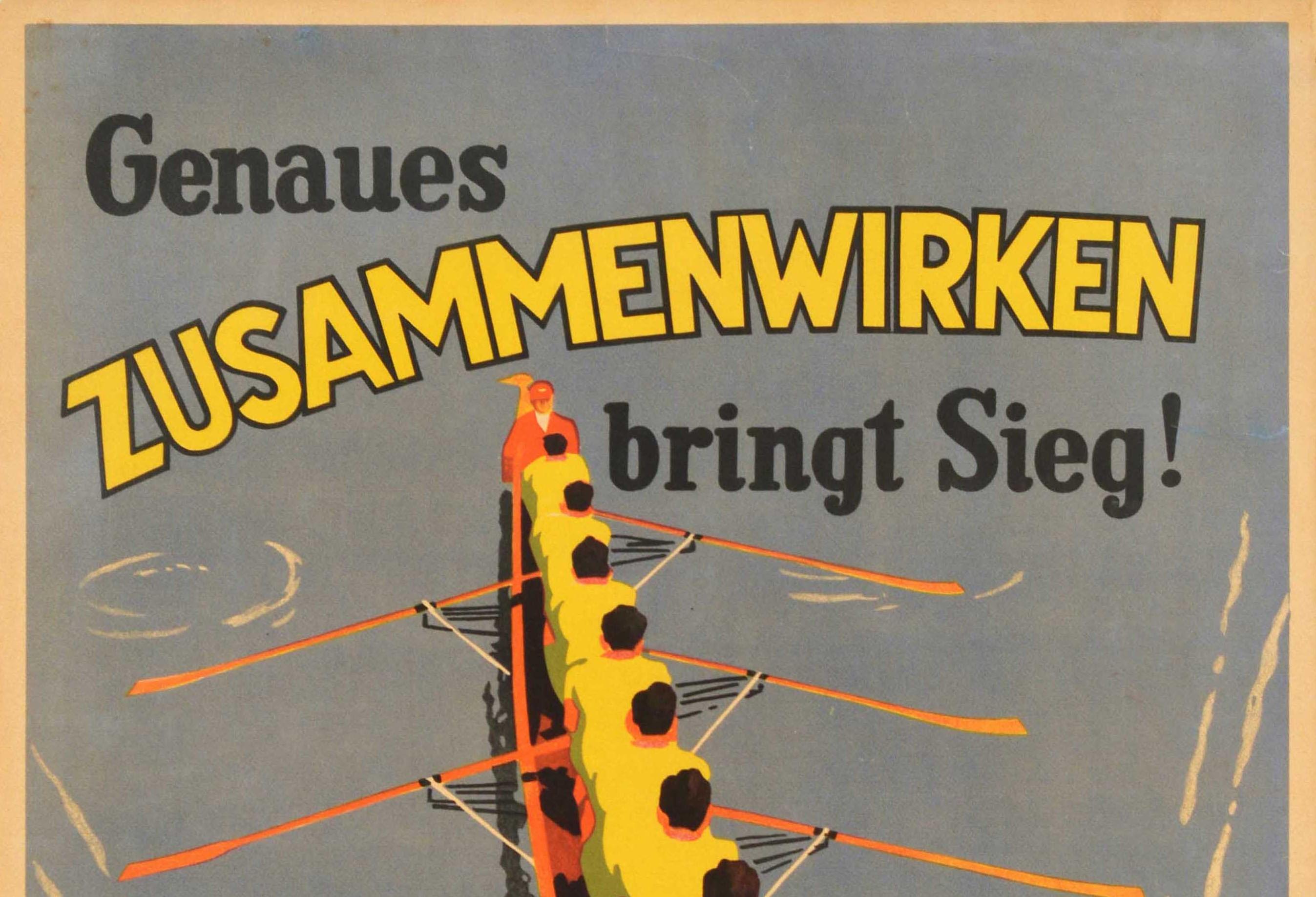 Original vintage German motivational workplace poster issued by the Parker-Holladay company in Berlin featuring a sports illustration to promote team work depicting a crew in a racing eight / octuple scull boat rowing in rhythm together on the water