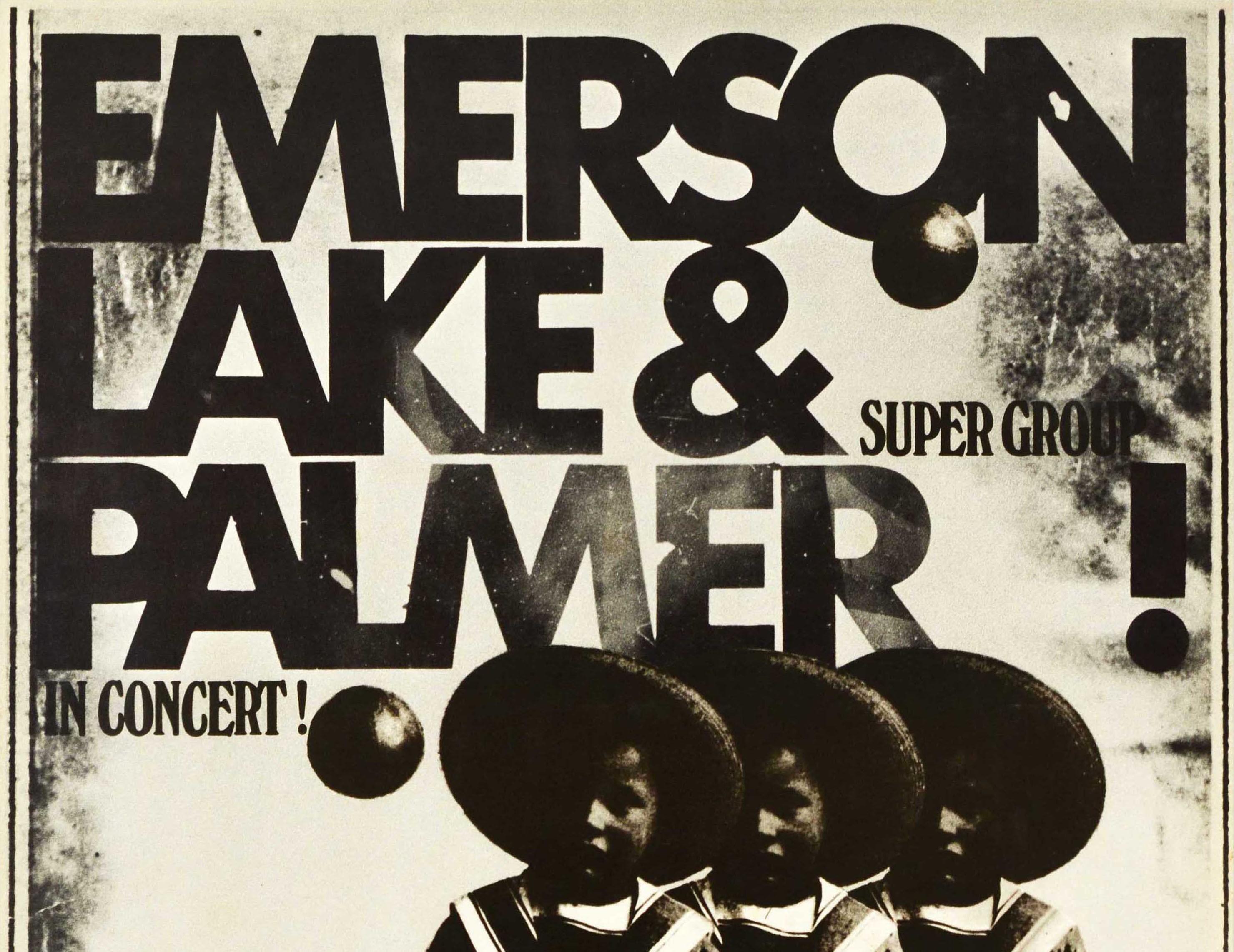 Affiche musicale vintage originale pour Emerson Lake & Palmer Super Group in Concert Keith Greg & Carl comportant le texte noir en gras au-dessus d'un dessin photographique montrant les trois membres du groupe anglais de rock progressif à succès