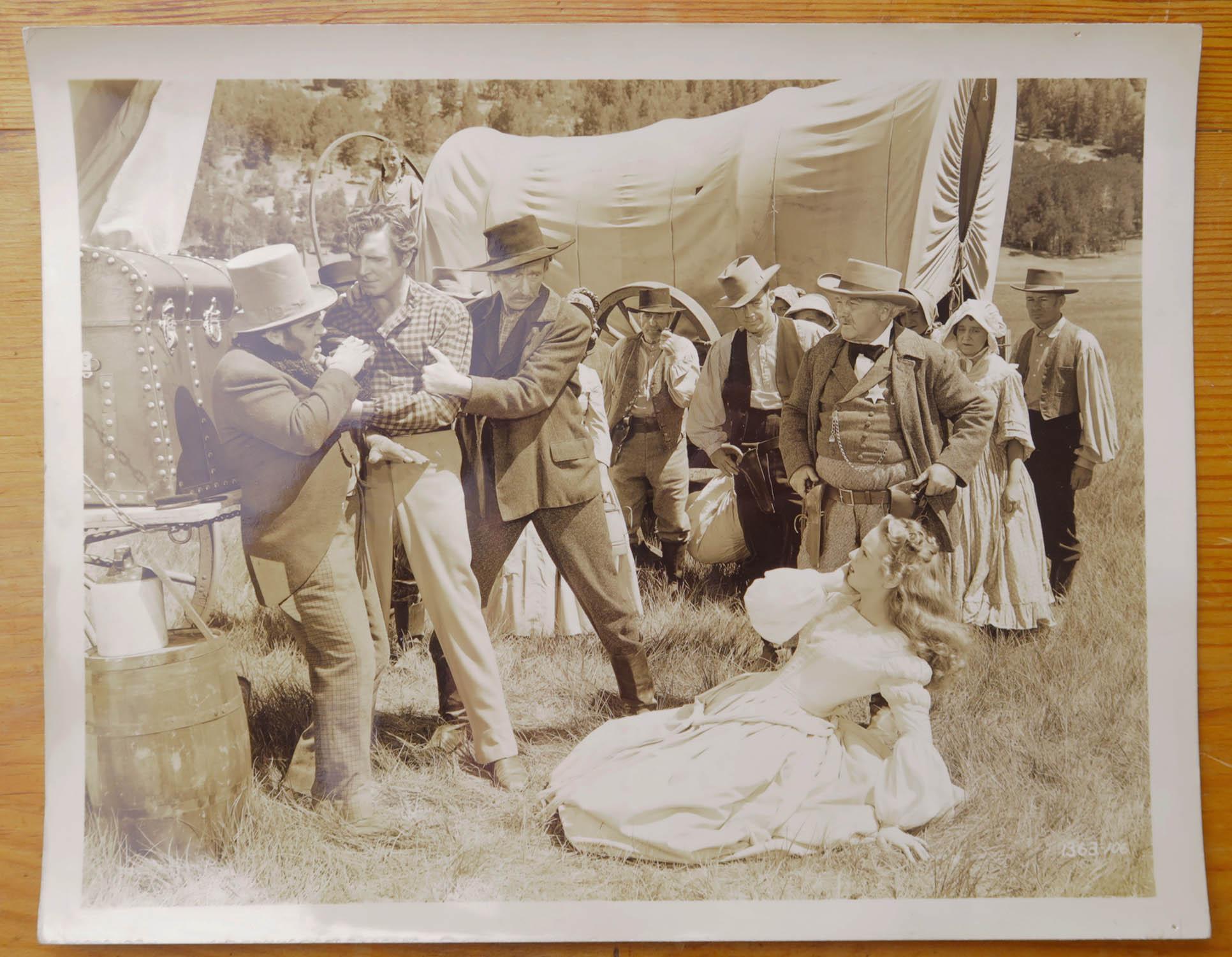 Original Vintage-Fotografie von Deanna Durbin in „ Can't Help Singing“, 1944 (Sonstiges) im Angebot