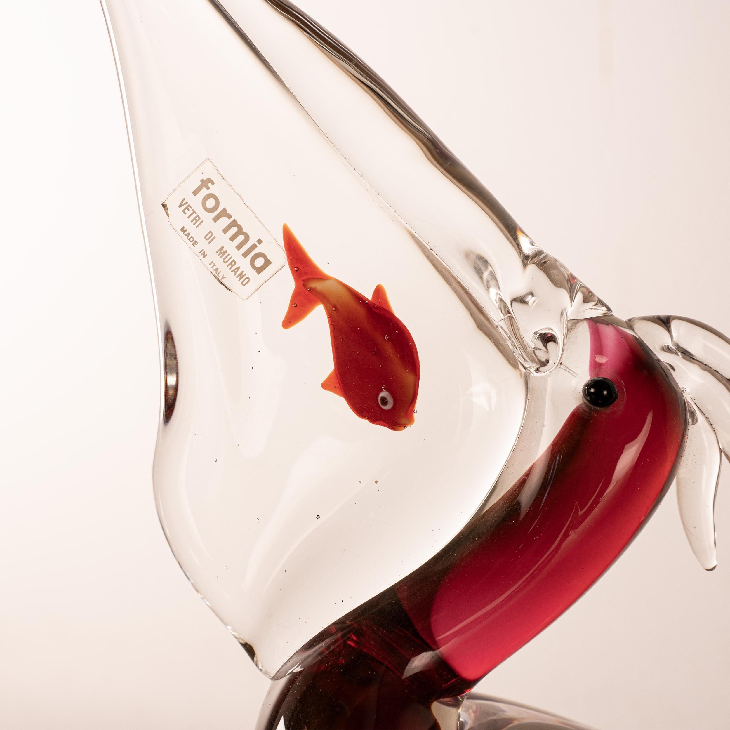 Italiano Scultura di pellicano in vetro di Murano rosa originale, fatta a mano in Italia in stock in vendita