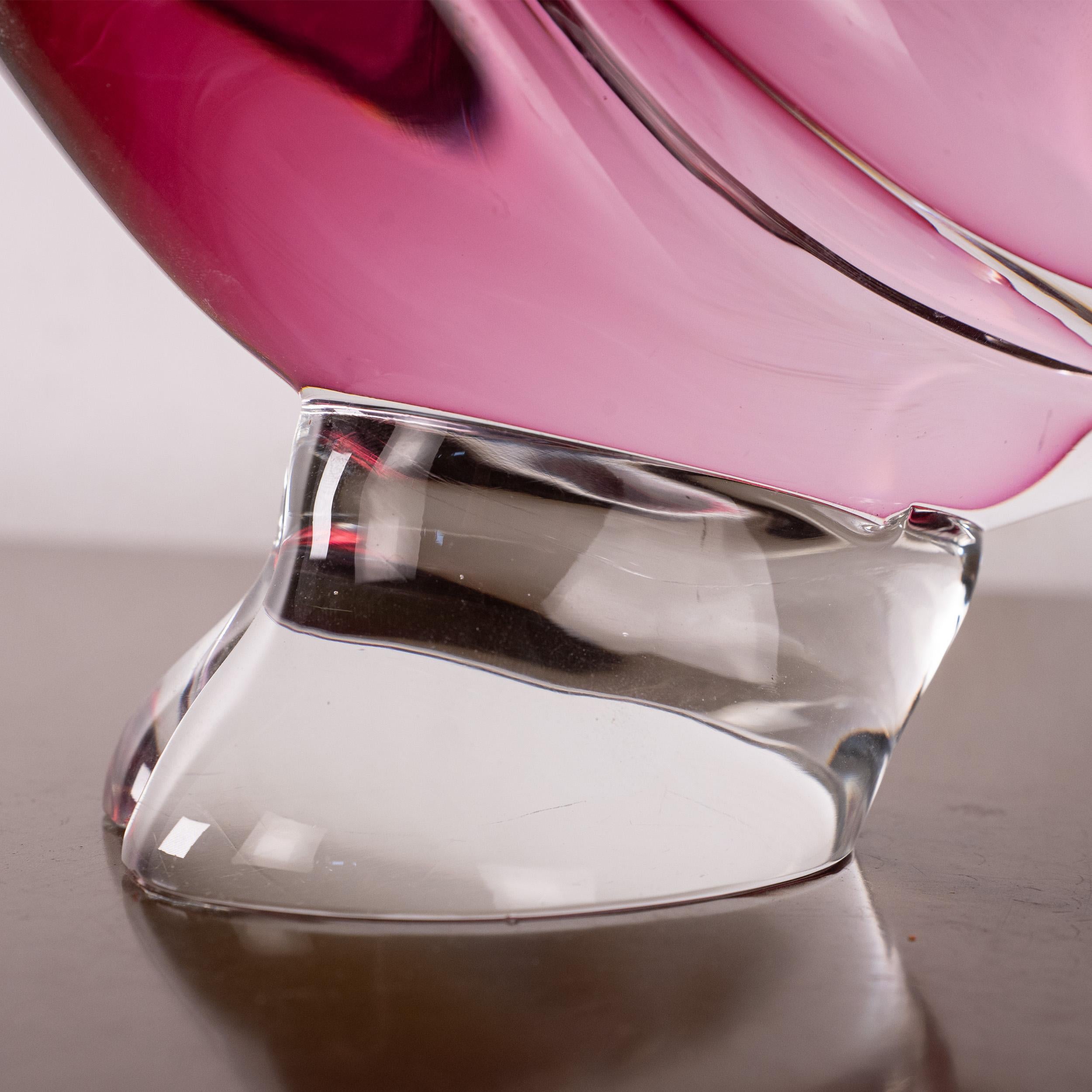 Fatto a mano Scultura di pellicano in vetro di Murano rosa originale, fatta a mano in Italia in stock in vendita