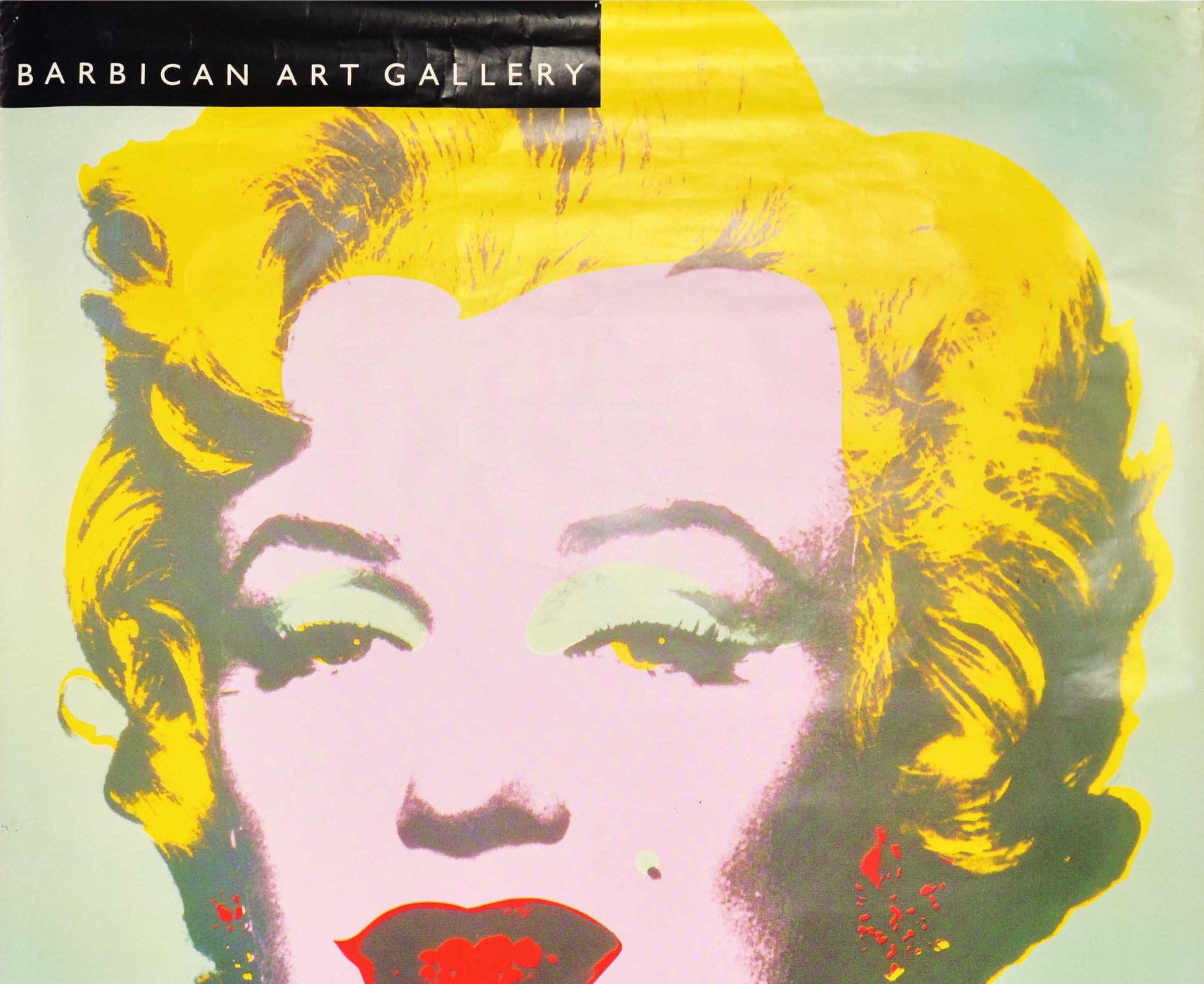 Affiche publicitaire originale d'époque pour une exposition à la Barbican Art Gallery - The Warhol Look Glamour - du 28 mai au 16 août 1998, reprenant le dessin pop art emblématique des années 1960 du célèbre artiste Andy Warhol (1928-1987) montrant