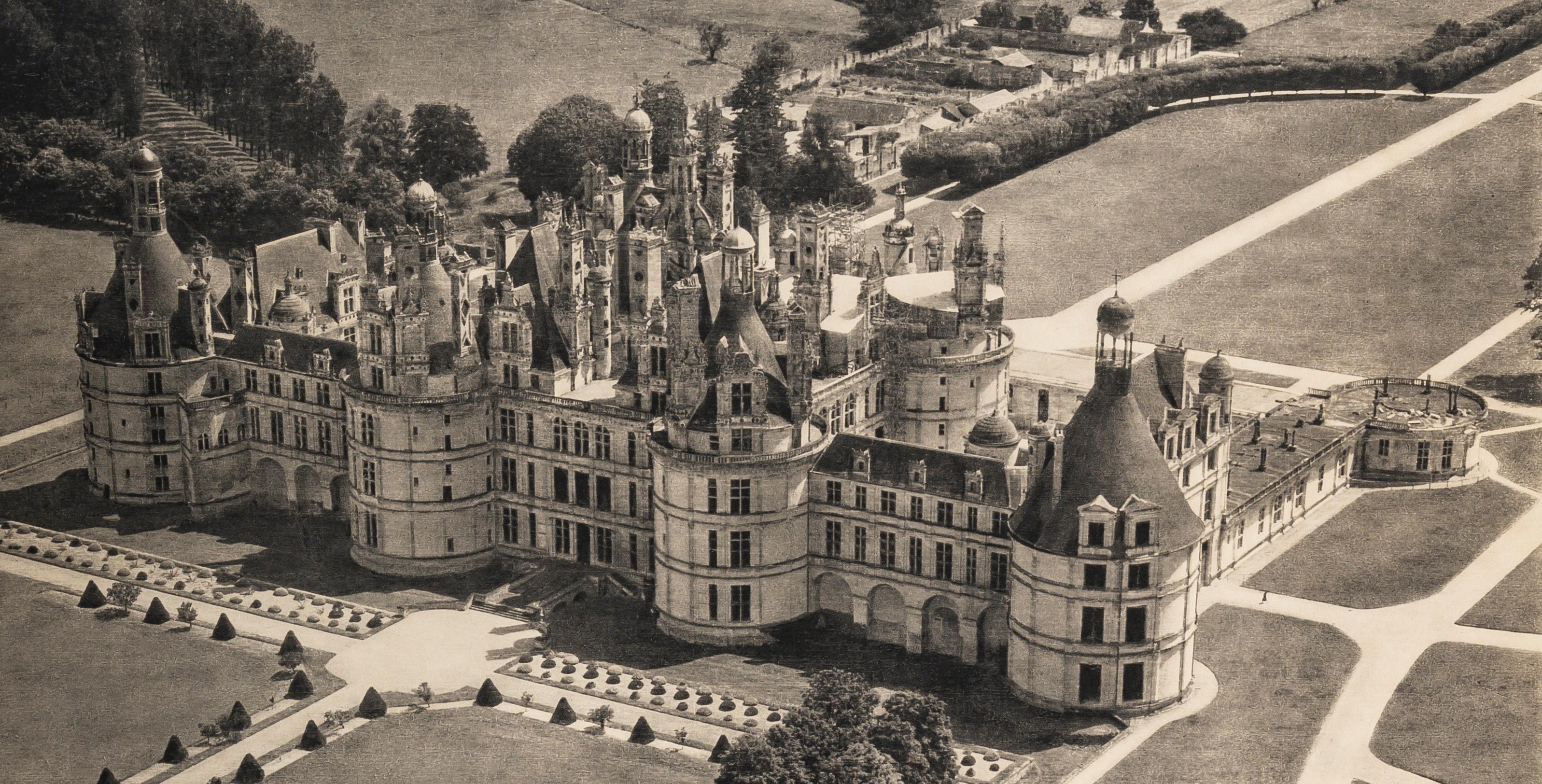 Poster commissioned by the French government to promote tourism to the Châteaux of the Loire Valley, particularly Chambord. 

Artist: Anonym
Title: Chambord - Les Chateaux de la Loire
Date: circa 1950
Size: 24.8 x 38.9 in / 63 x 98.7 cm
Printer: