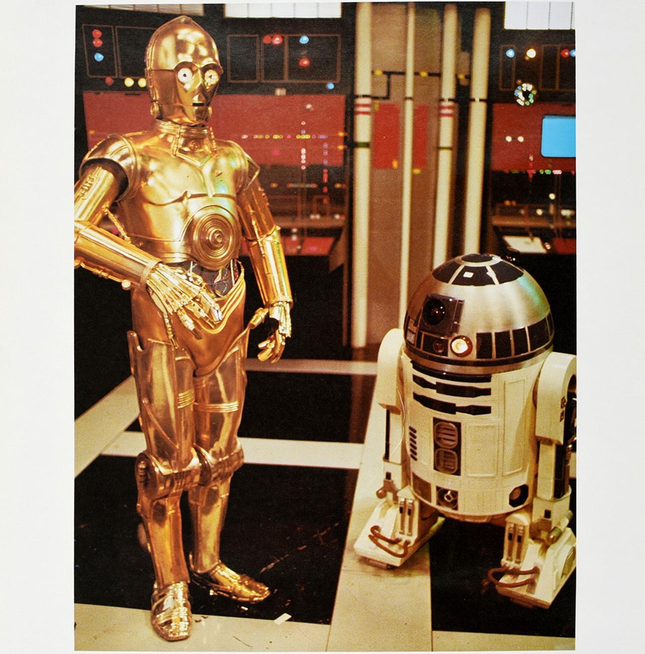 Original vintage public health poster featuring the popular sci-fi Star Wars droid characters C-3PO (played by Anthony Daniels) and R2-D2 (played by Kenny Baker) from the 1977 science fiction film saga created by George Lucas - Parents of Earth, are