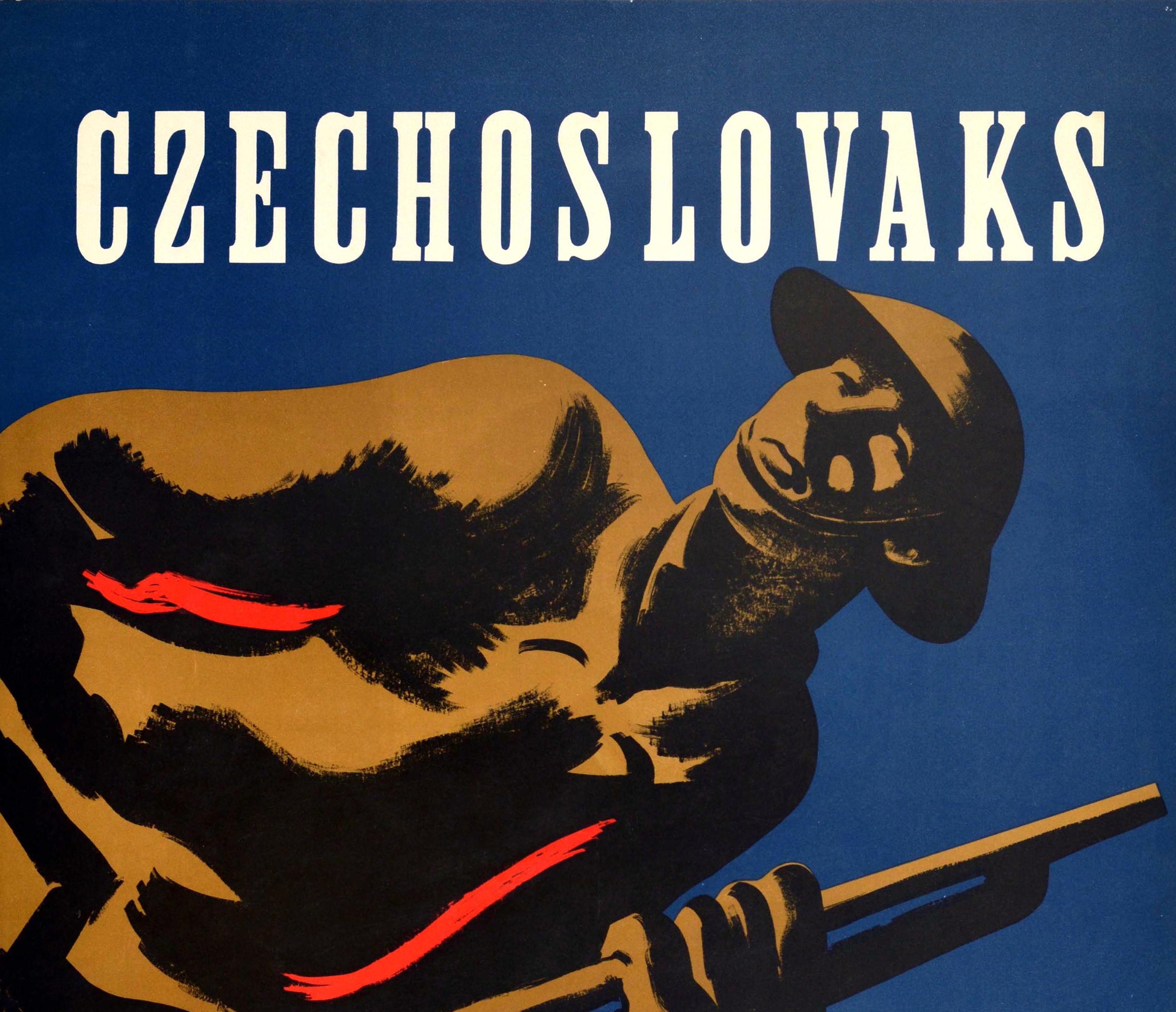 Affiche de propagande originale de la Seconde Guerre mondiale - Czechoslovaks Carry On - présentant une image dynamique d'un soldat tenant un fusil devant des soldats et des drapeaux sur un fond bleu profond, les lettres blanches en gras au-dessus
