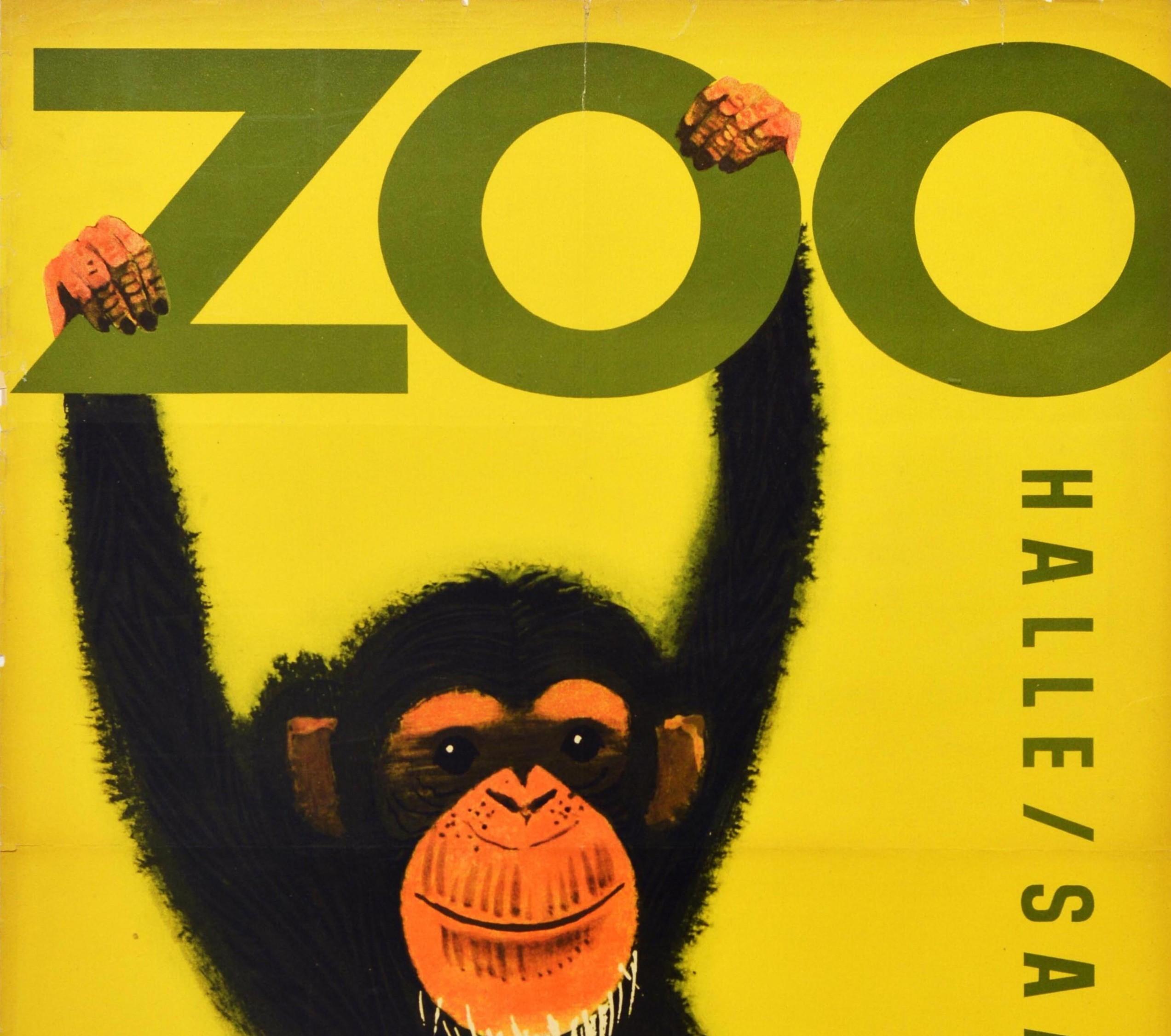 Allemand Affiche vintage d'origine Halle Saale Zoo, Allemagne, dessin de singe chimpanzé en vente