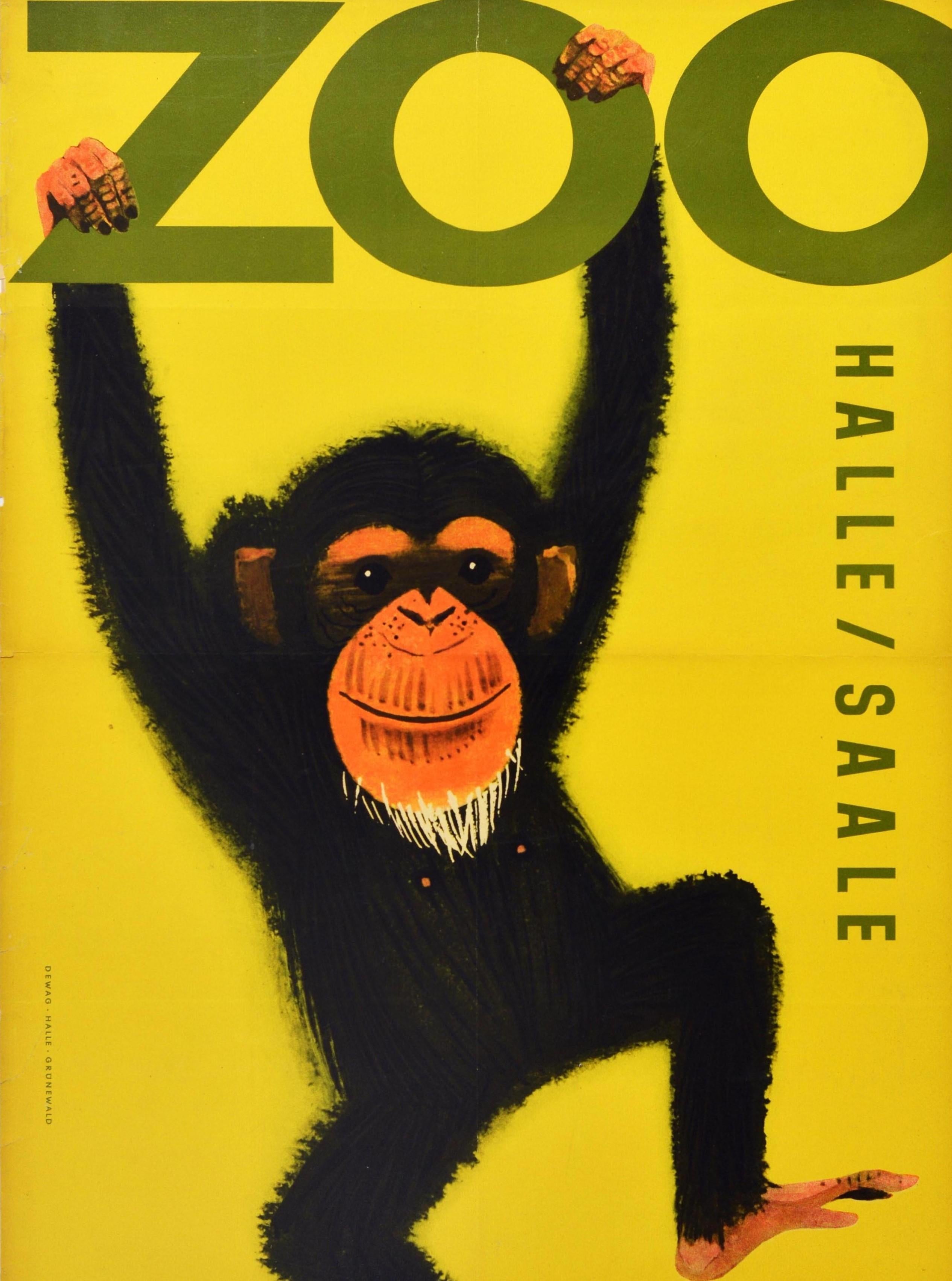 Milieu du XXe siècle Affiche vintage d'origine Halle Saale Zoo, Allemagne, dessin de singe chimpanzé en vente