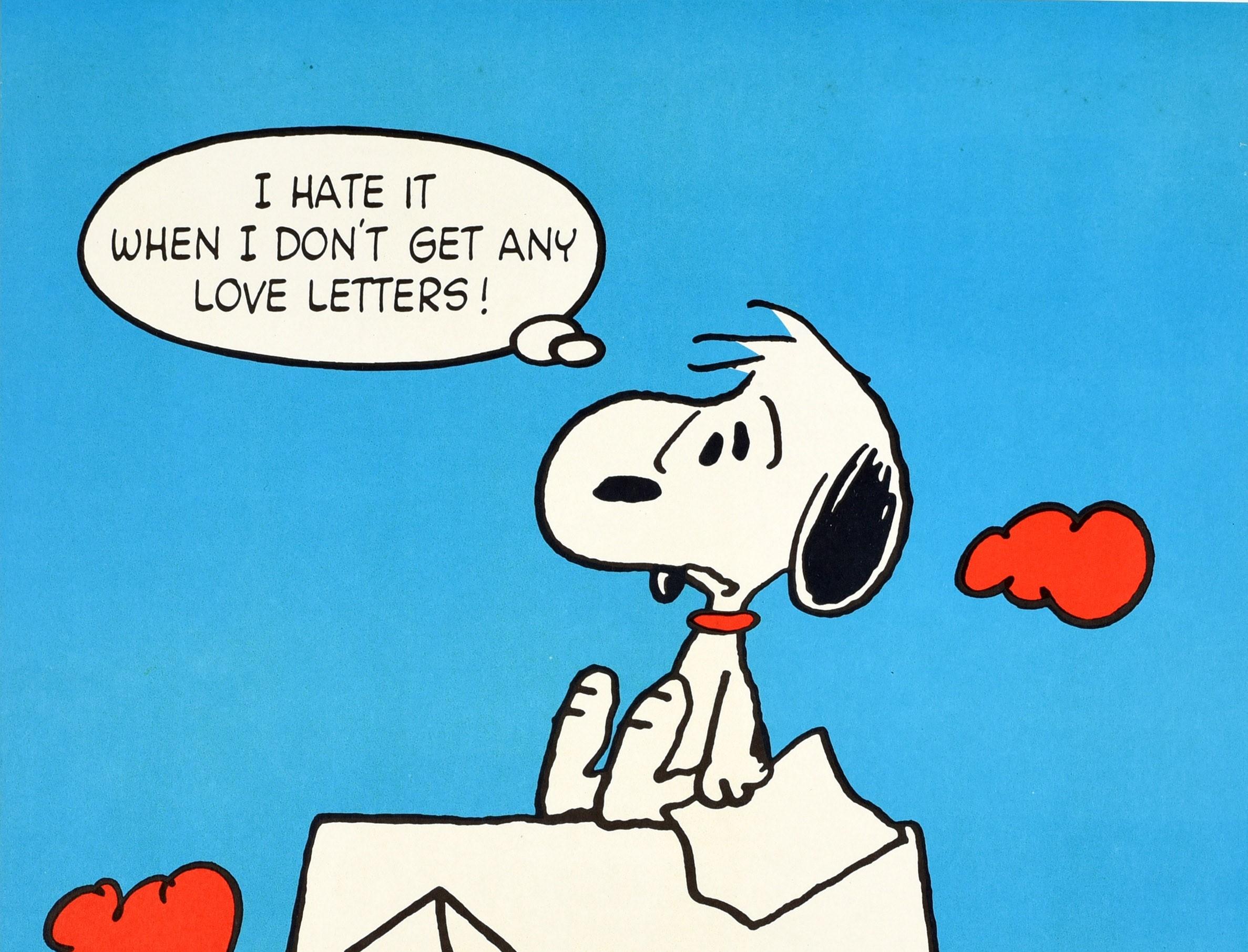 Affiche originale d'époque représentant le personnage emblématique de la bande dessinée Snoopy le chien du célèbre dessinateur américain Charles M. Schulz (Charles Monroe Schulz ; 1922-2000) - I Hate it When I Don't Get Any Love Letters ! - avec un