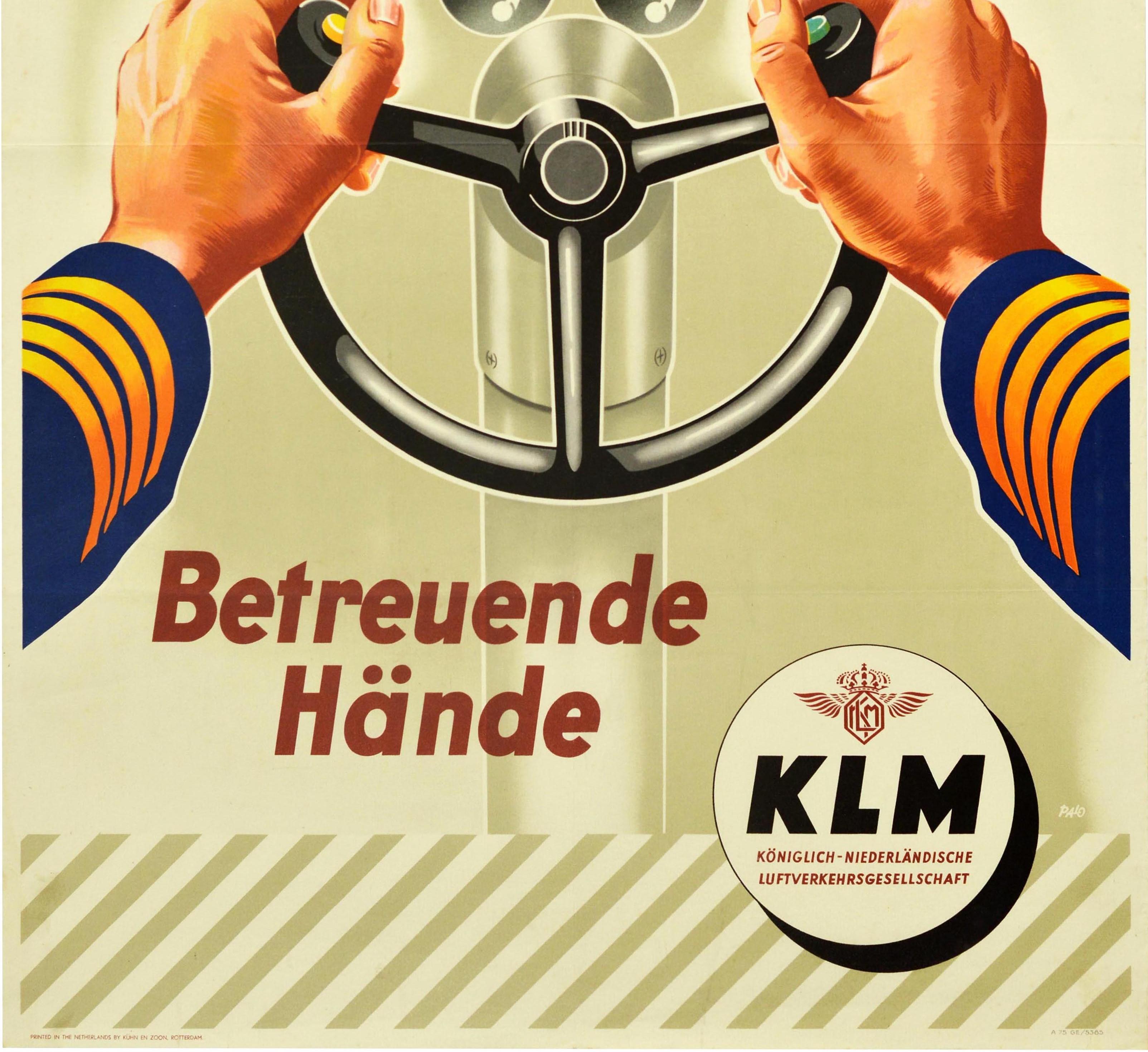 Affiche rétro originale de la KLM Royal Dutch Airline, Pilot Caring Hands, Carte de la route Bon état - En vente à London, GB