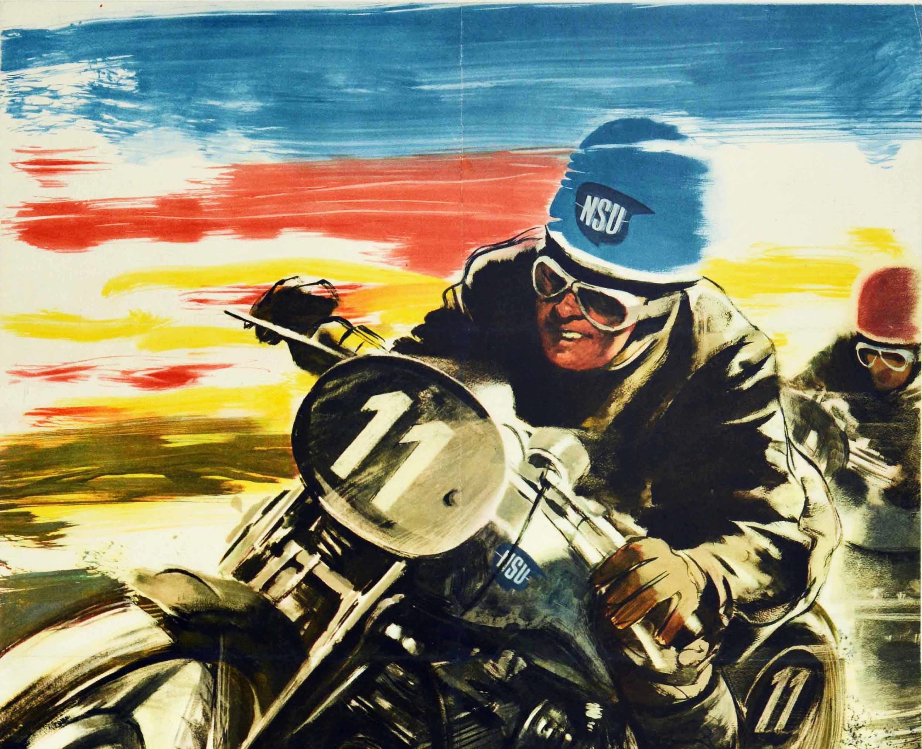 Poster pubblicitario originale d'epoca per NSU Die Siegreichen Maschinen Grosser Fahrer / Le macchine vittoriose dei grandi piloti con un disegno dinamico di un motociclista in giacca e pantaloni di pelle nera, casco blu con il logo NSU e occhiali