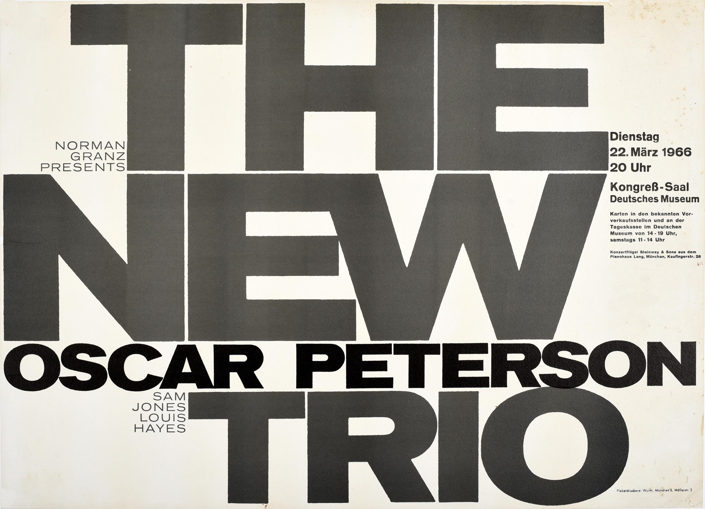 Original-Werbeplakat für Jazzmusik - Norman Granz presents The New Oscar Peterson Trio Sam Jones Louis Hayes - für ein Konzert am 22. März 1966. Typografisches Design mit dem fetten Titelschriftzug in der Mitte und dem restlichen Text an der Seite.