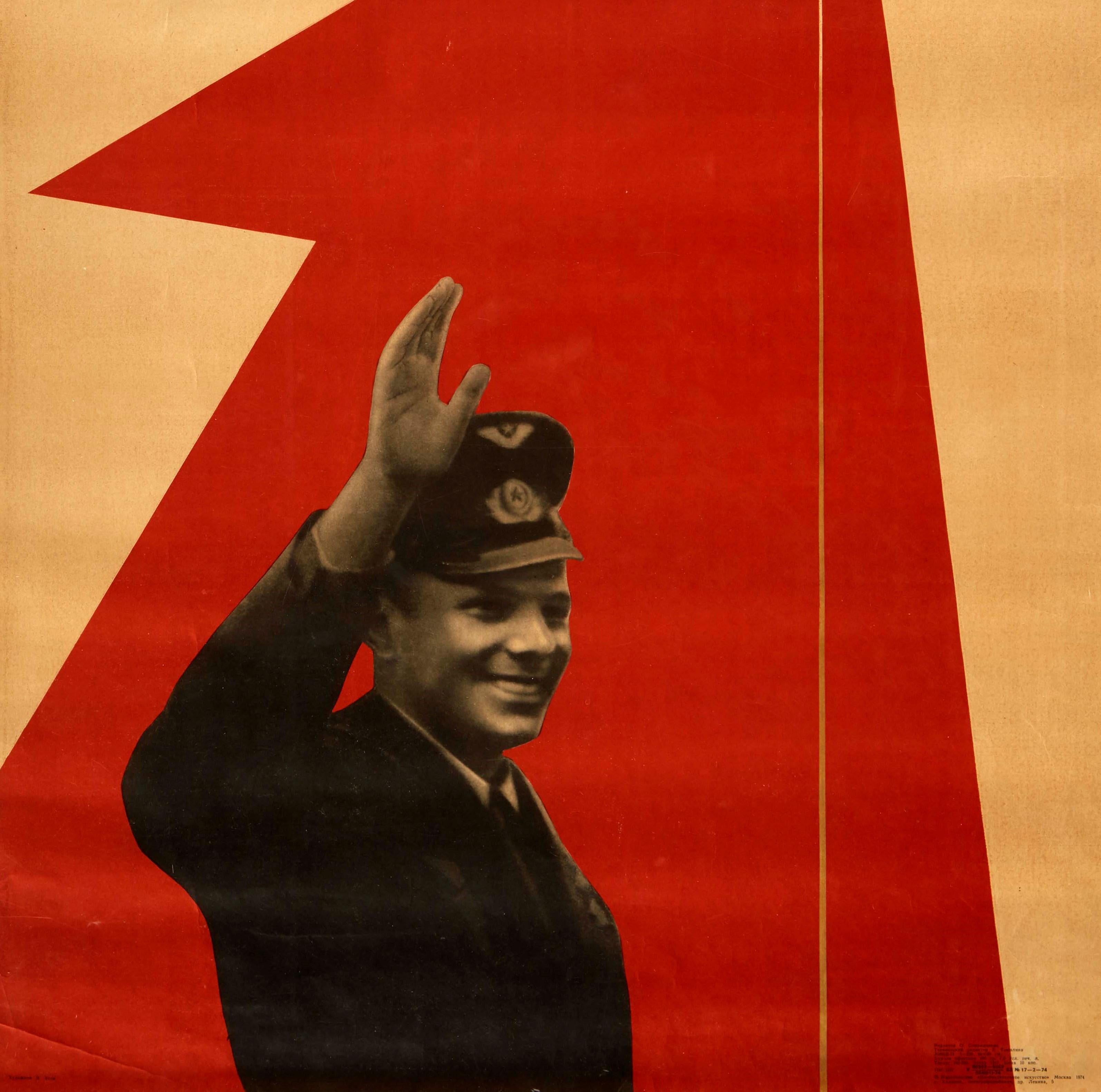 Original vintage Soviet propaganda poster to promote The All-Union Leninist Young Communist League (Komsomol) featuring a photograph of the pilot and cosmonaut Yuri Gagarin (Yuri Alekseyevich Gagarin; 1934-1968) in uniform and smiling as he waves in