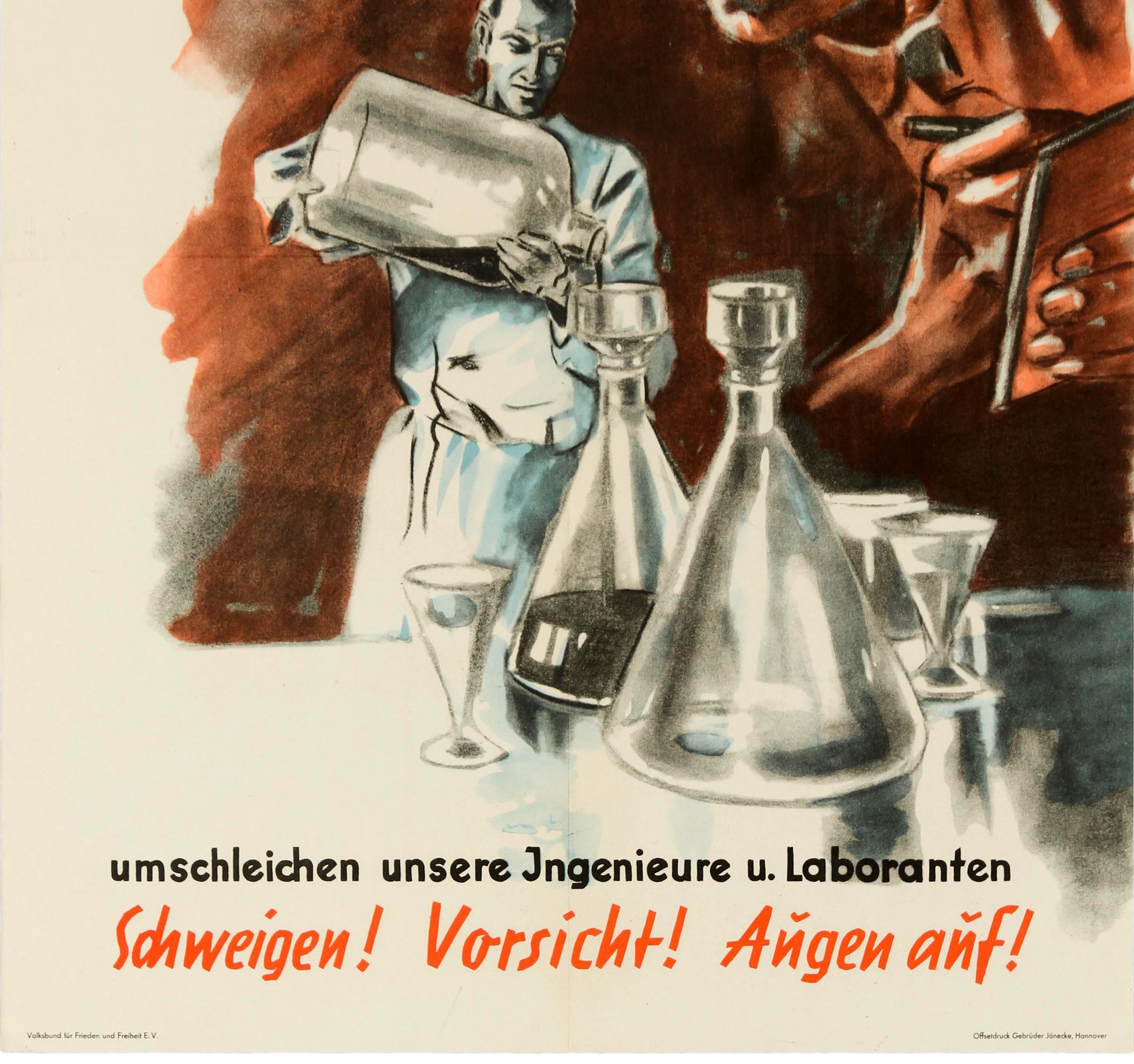 Affiche vintage d'origine Espions au travail « Spione Im Wer » – Propagande allemande pendant la Guerre froide Bon état - En vente à London, GB
