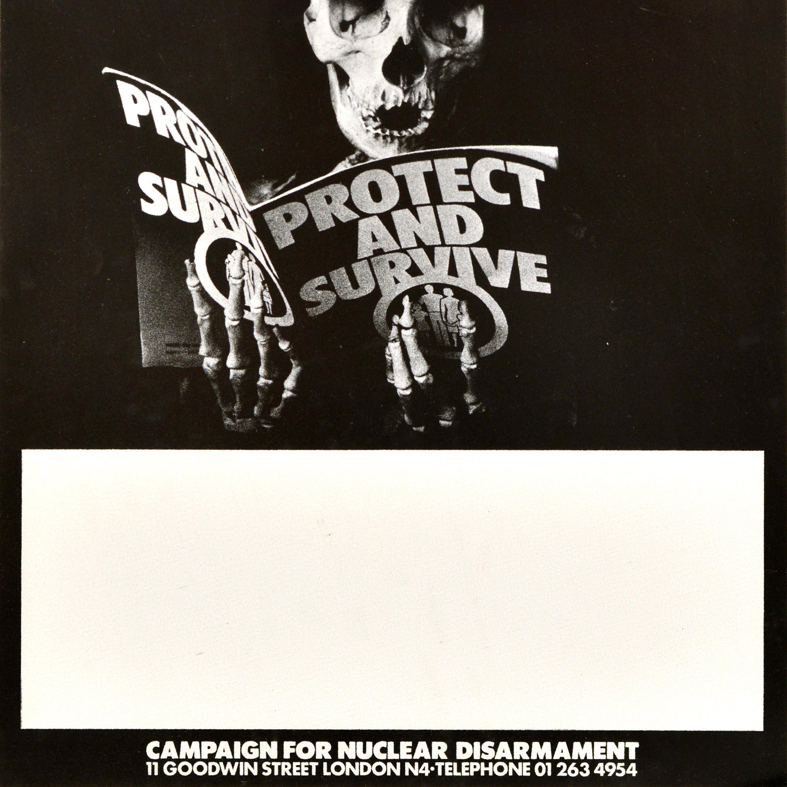 Original Vintage Propaganda-Poster, „Nuclear Disarmament Skeleton“, Peter Kennard, Peter Kennard (Britisch) im Angebot