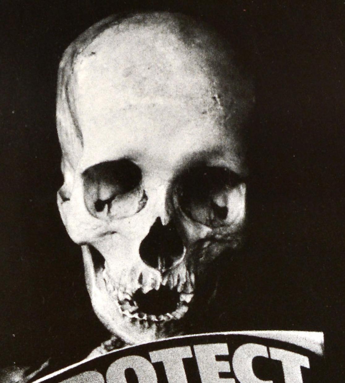 Original Vintage Propaganda-Poster, „Nuclear Disarmament Skeleton“, Peter Kennard, Peter Kennard (Ende des 20. Jahrhunderts) im Angebot