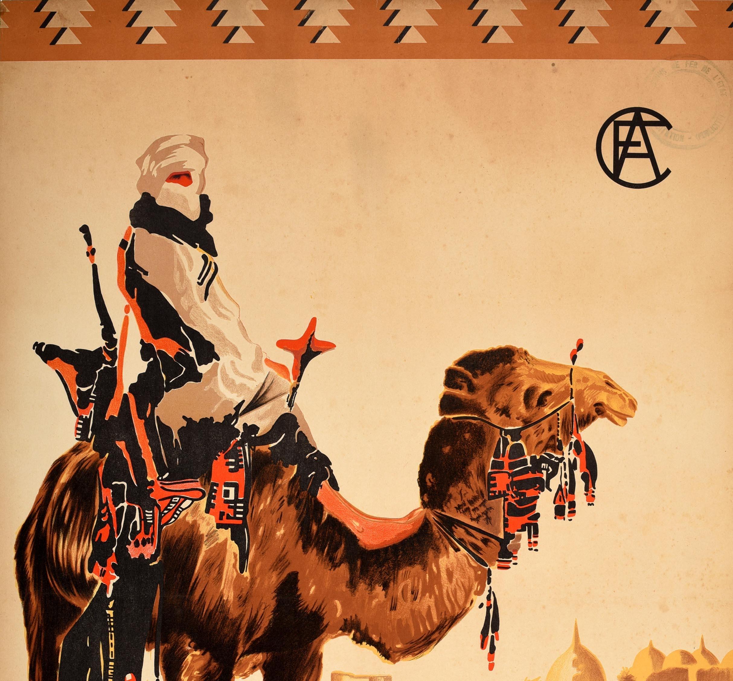 Poster di viaggio originale d'epoca per Il Sud dell'Algeria / Le Sud Algerien con una splendida immagine ambientata nel deserto del Nord Africa di un uomo su un cammello con edifici all'orizzonte, un bordo a motivi sopra il logo delle Ferrovie