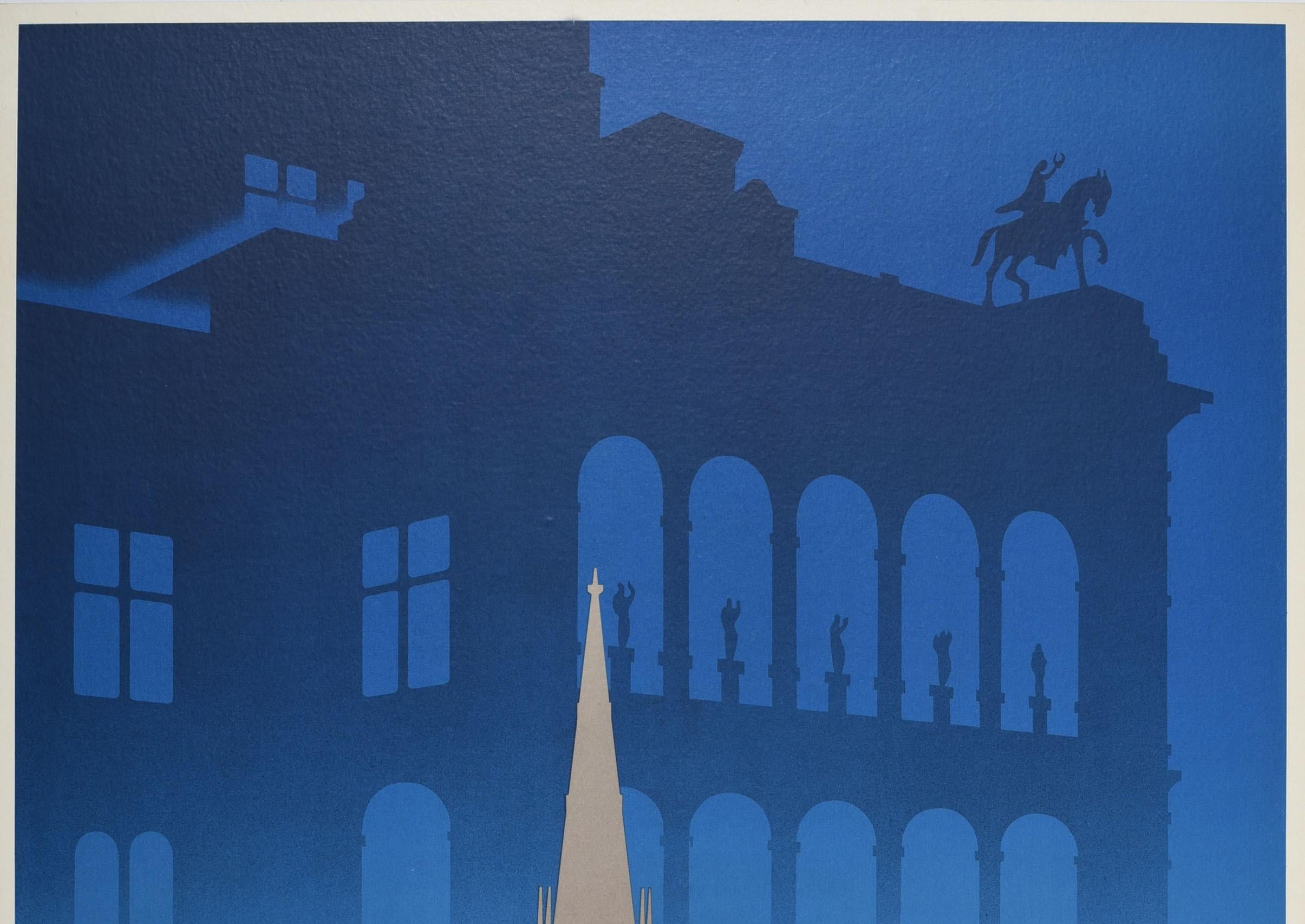 Affiche de voyage vintage originale - To Vienna by train and post / Nach Wien Mit Bahn Und Post - présentant un superbe dessin montrant la silhouette d'un bâtiment historique et la statue d'une personne à cheval sur un fond de ciel nocturne bleu