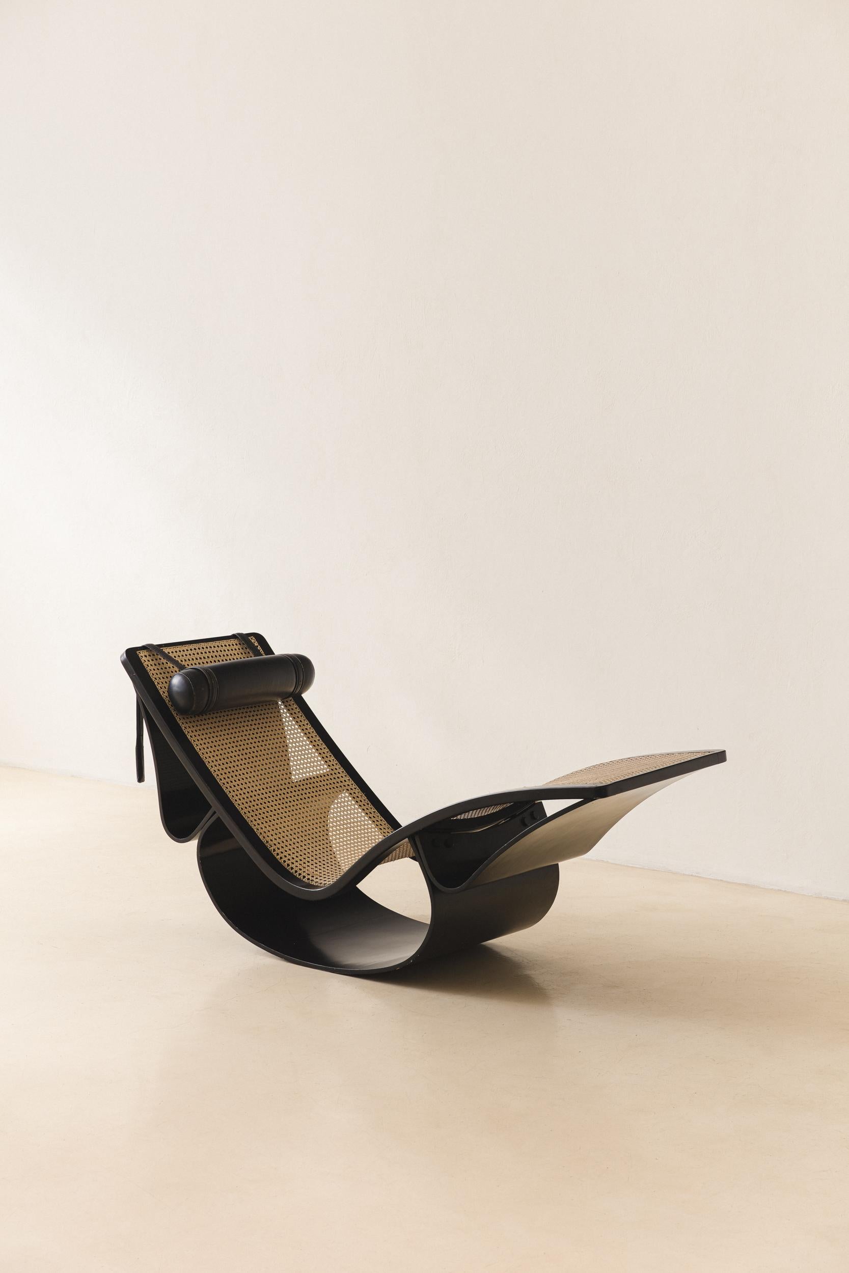 Brasiliano Chaise originale vintage Rio Mid-Century Modern di Oscar Niemeyer, 1978 in vendita