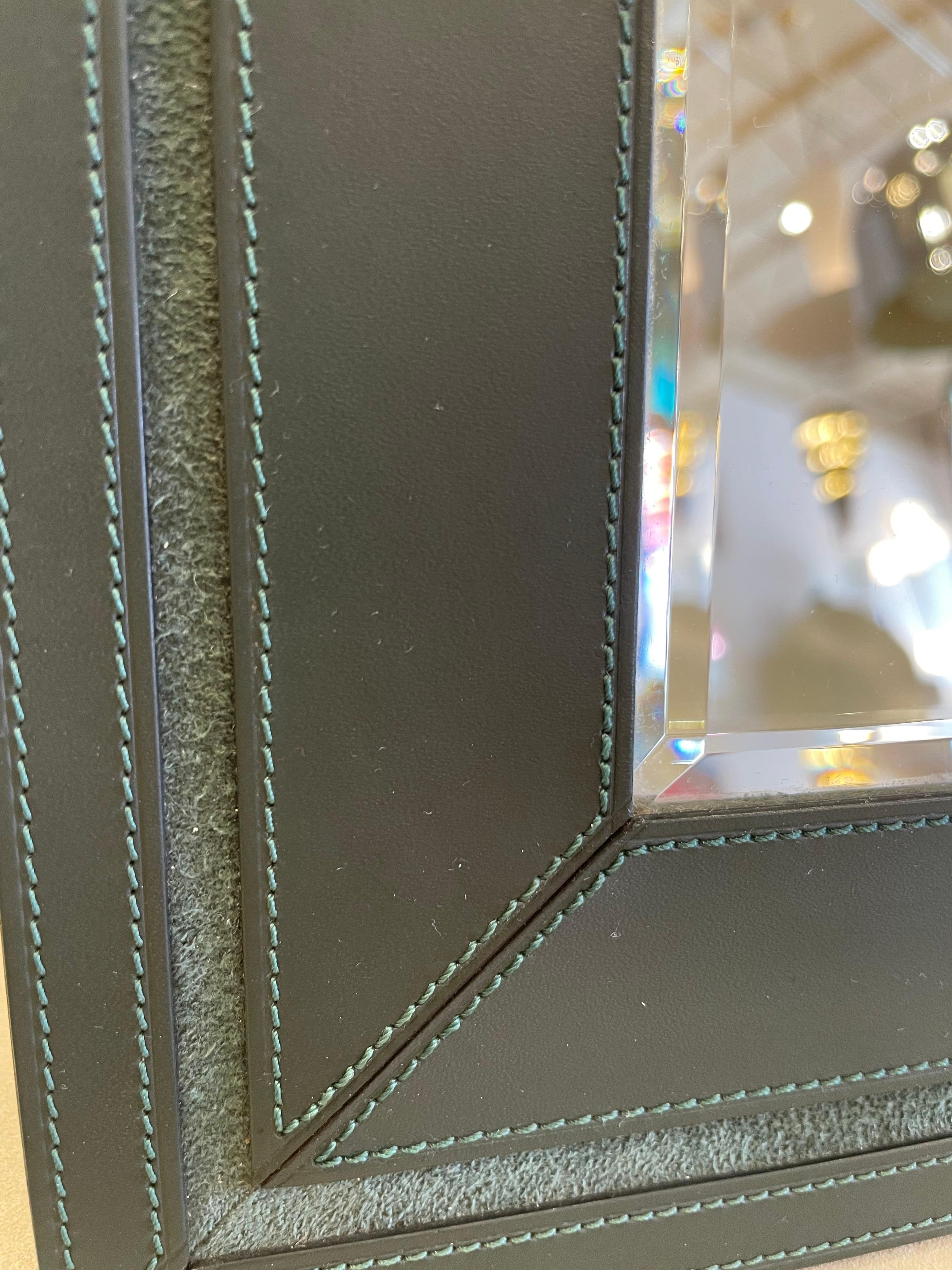 Original Vintage Rolex Espejo de exhibición de cuero verde cosido de fabricación suiza Suizo en venta