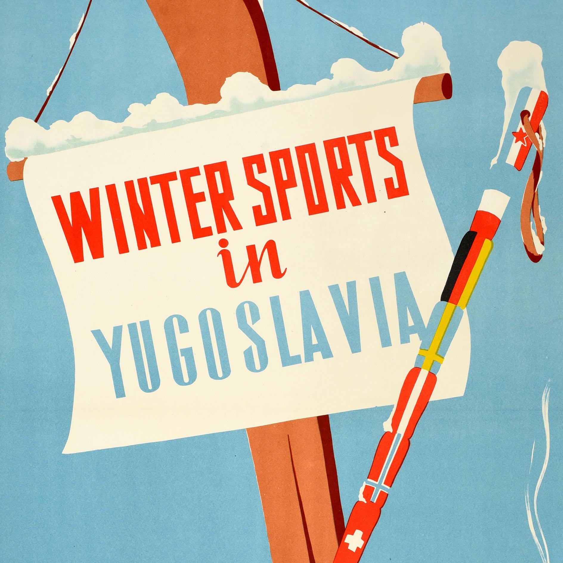 Original affiche de voyage vintage pour les sports d'hiver en Yougoslavie - le texte du titre sur un panneau accroché à un ski en bois à côté d'un bâton de ski décoré de divers drapeaux nationaux dressés dans la neige au premier plan, projetant une