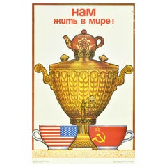 Affiche rétro originale soviétique We Live In Peace (Nous vivons en paix) États-Unis URSS Guerre Froide Thé Samovar