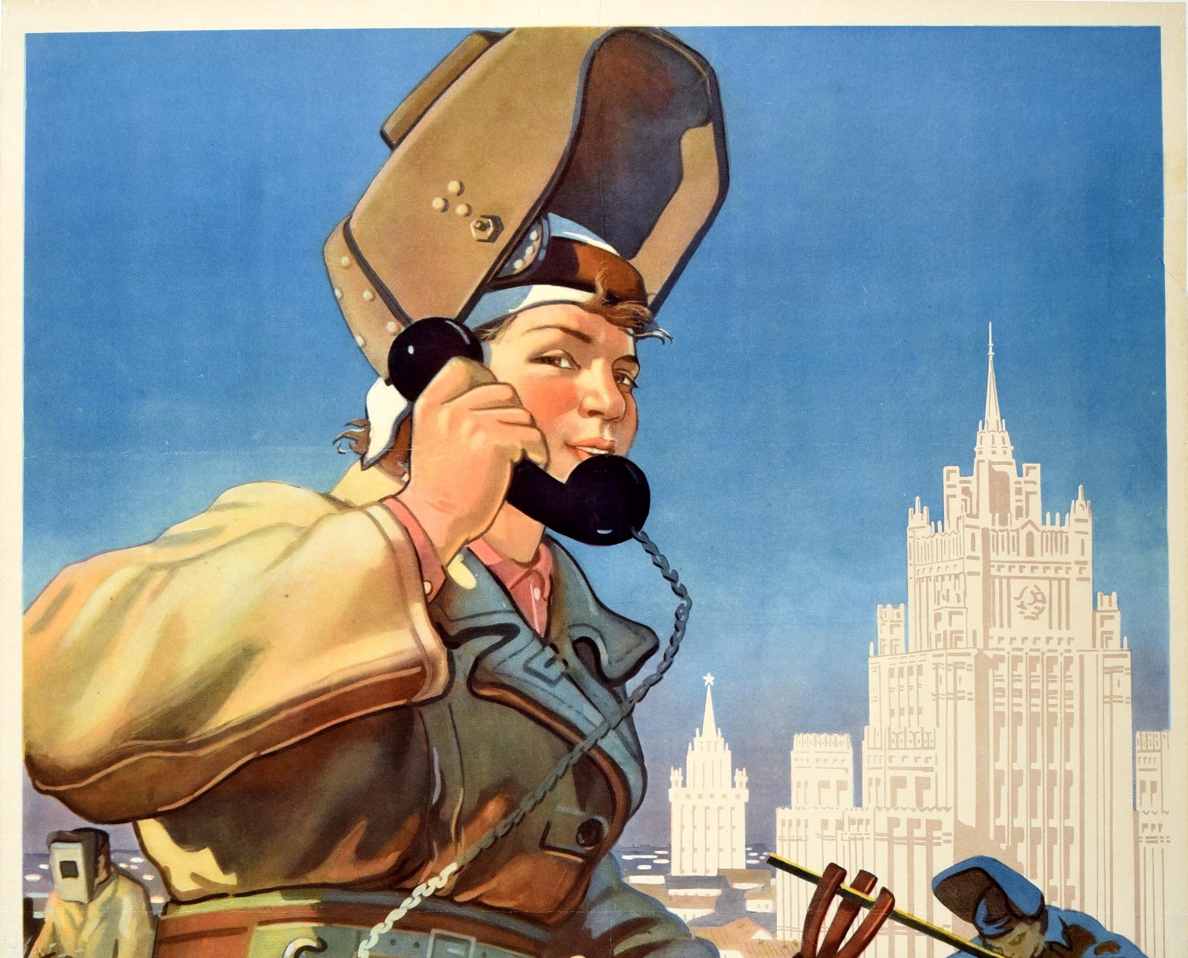 Affiche de motivation soviétique d'époque - Nous avons atteint le quota et vous ? Grand dessin représentant un gratte-ciel et des bâtiments de la ville de Moscou devant un ciel bleu en arrière-plan avec des ouvriers du bâtiment sur des échafaudages