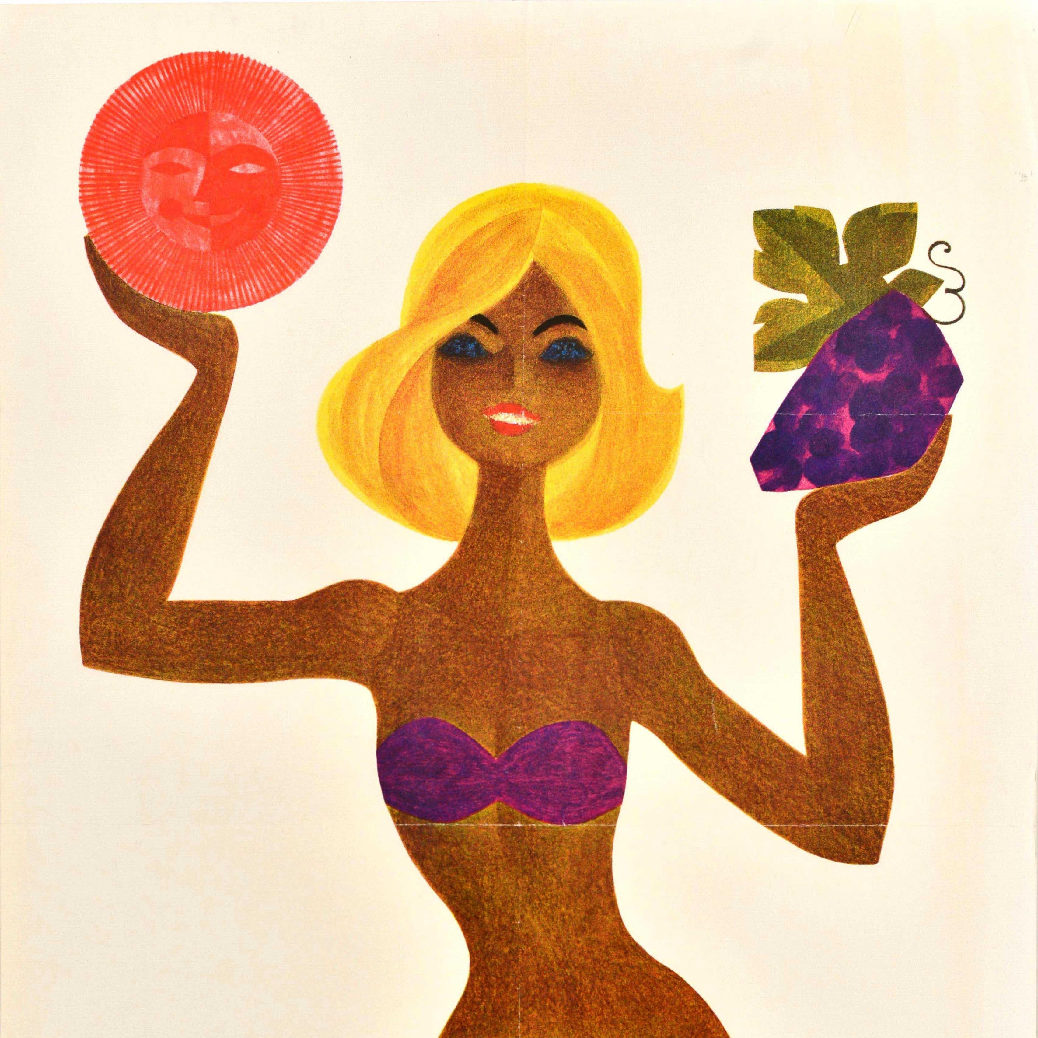 Affiche de voyage originale publiée par l'agence de voyage soviétique Intourist représentant une femme bronzée en bikini tenant un soleil souriant dans une main et une grappe de raisin dans l'autre, avec au premier plan un poisson nageant dans une