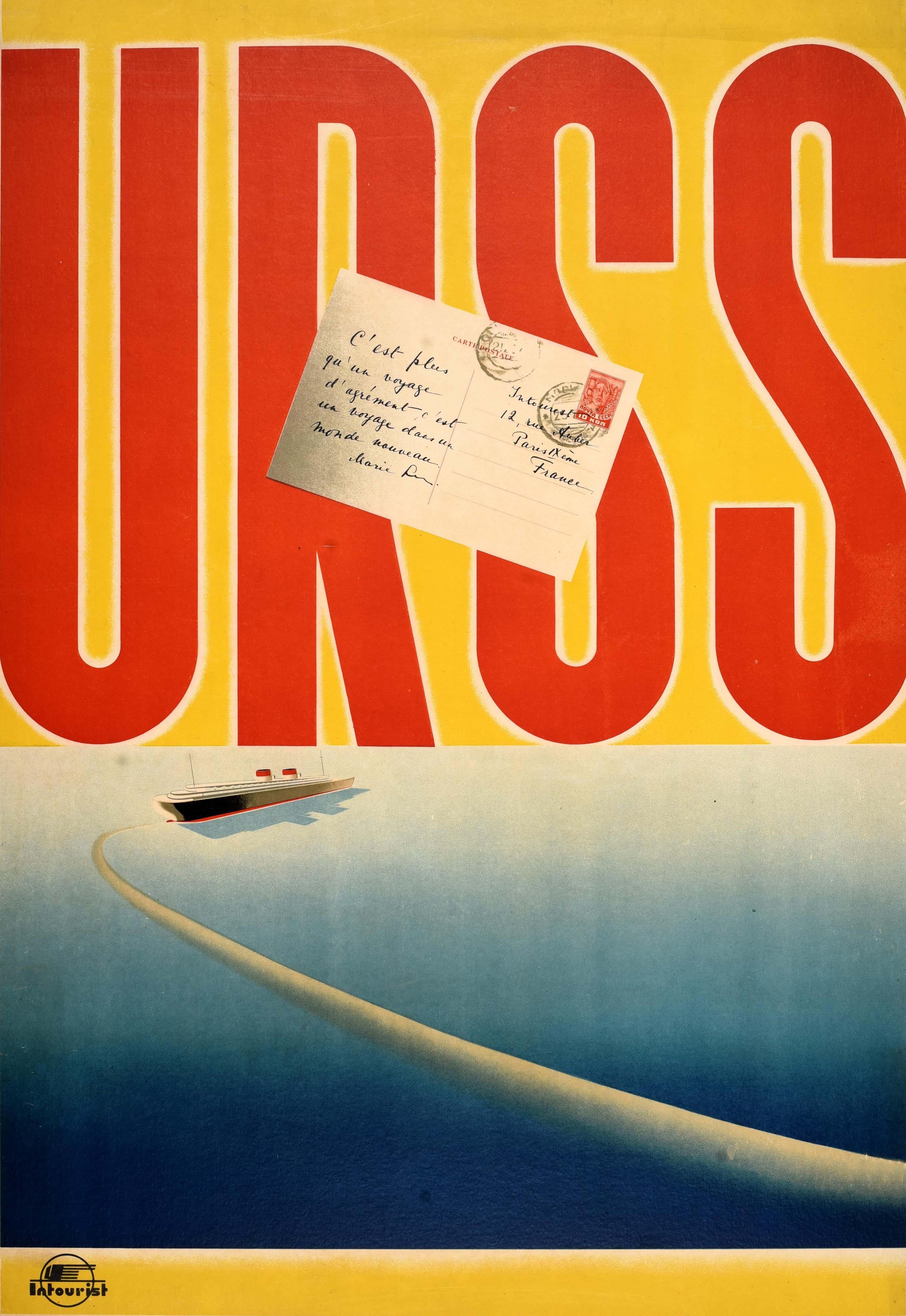 Original Vintage-Kreuzfahrtschiff-Reiseplakat, entworfen von dem bedeutenden sowjetischen Künstler Nikolai Zhukov (1908-1973), mit einem großartigen Bild eines in die Ferne segelnden Ozeandampfers mit dem Intourist-Logo darunter und den fetten roten