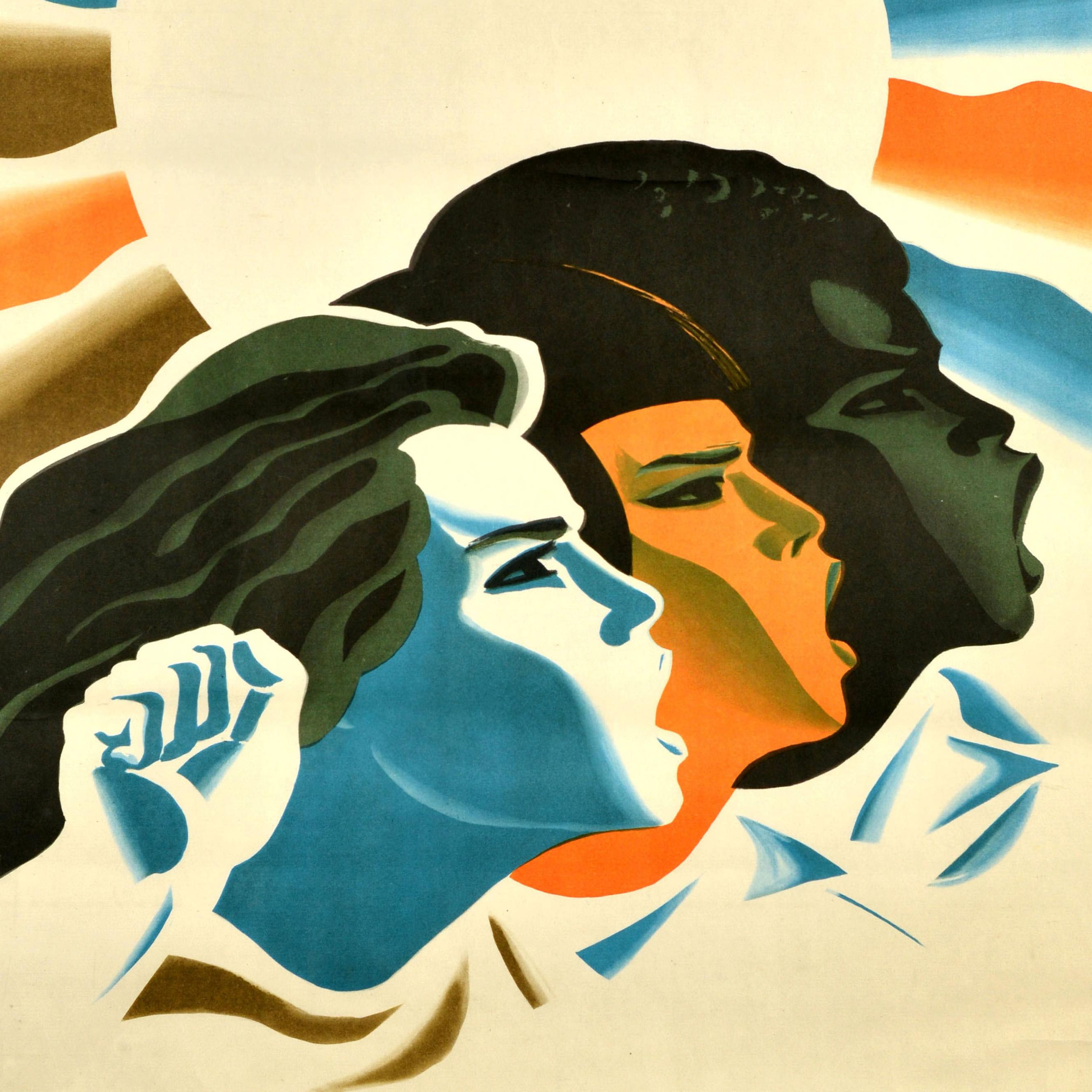 Original sowjetisches Propagandaplakat - Für die Solidarität der Frauen der Welt / За солидарность женщин мира! - mit einem Bild von drei Frauen aus verschiedenen Ländern, die vor der von bunten Strahlen umgebenen Sonne für die Rechte und die