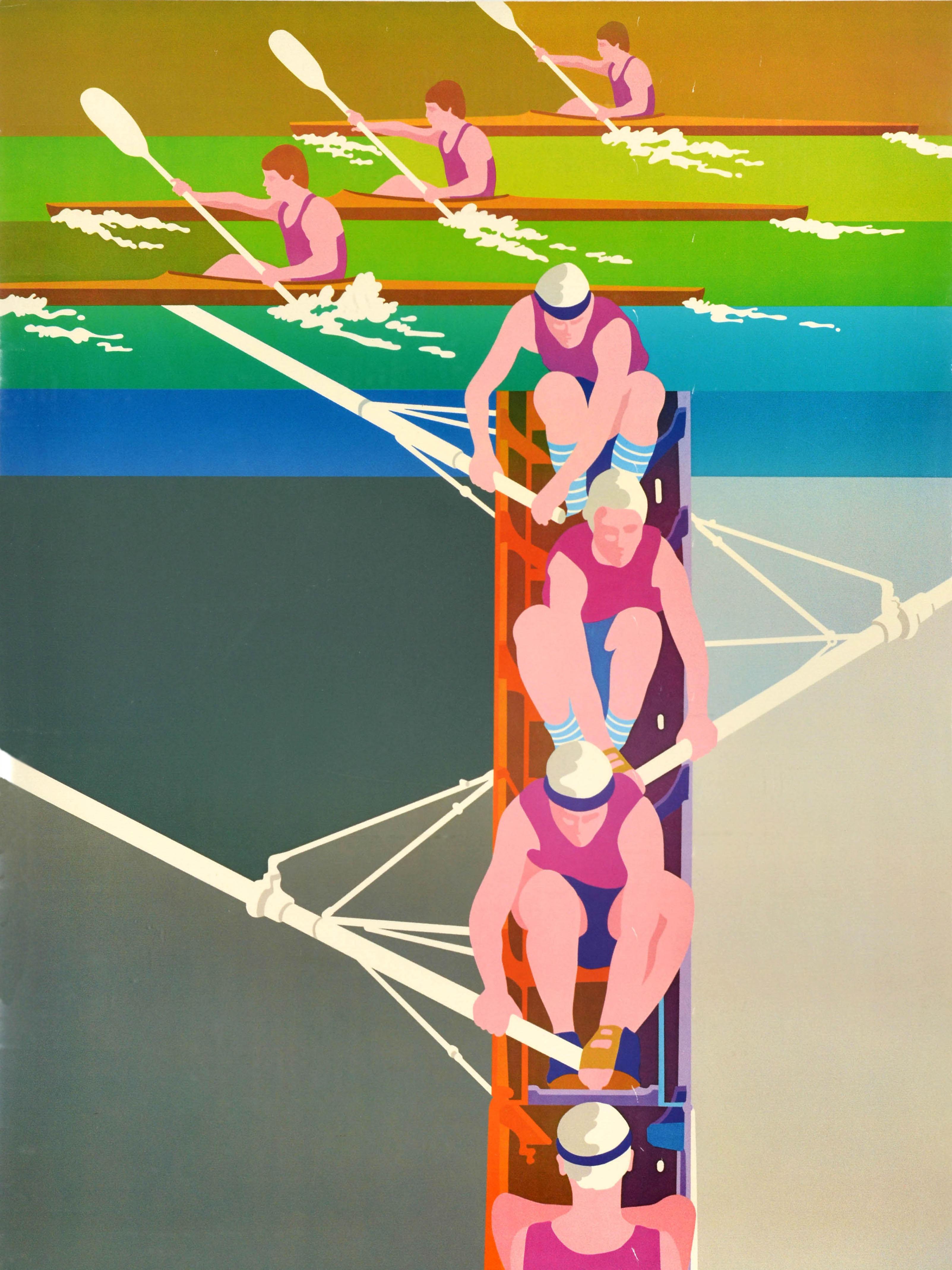 Affiche sportive vintage originale - Santa Barbara en 1984 Village pour les athlètes de canoë-kayak et d'aviron - comportant un superbe graphisme représentant des rameurs dans des canoës sur des bandes colorées orange, vertes et bleues au-dessus de