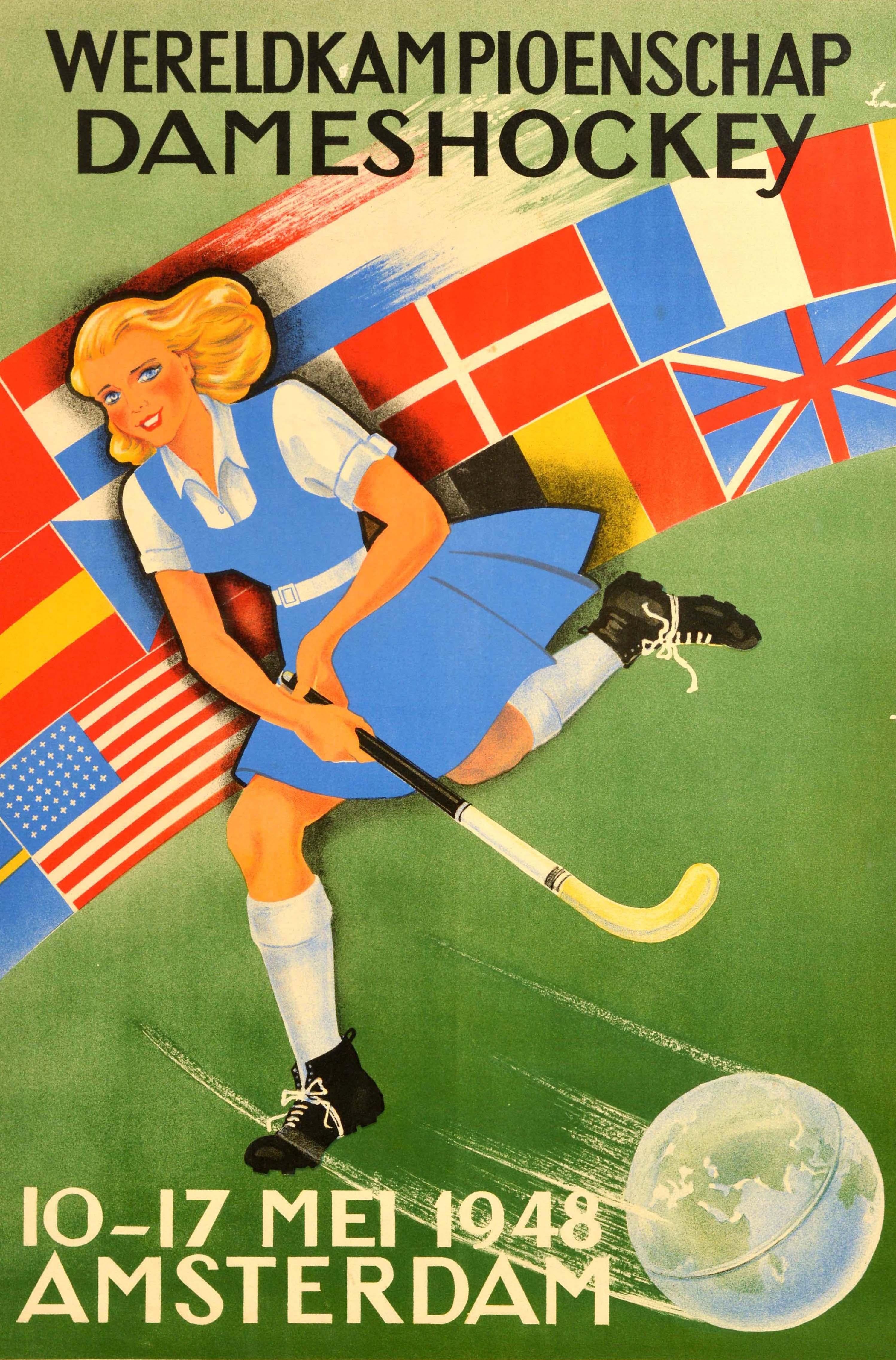 Affiche sportive vintage originale pour le Championnat du monde de hockey féminin qui s'est tenu du 10 au 17 mai 1948 à Amsterdam - Wereldkampioenschap Dameshockey 10-17 Mei 1948 Amsterdam - comportant une illustration colorée représentant une jeune