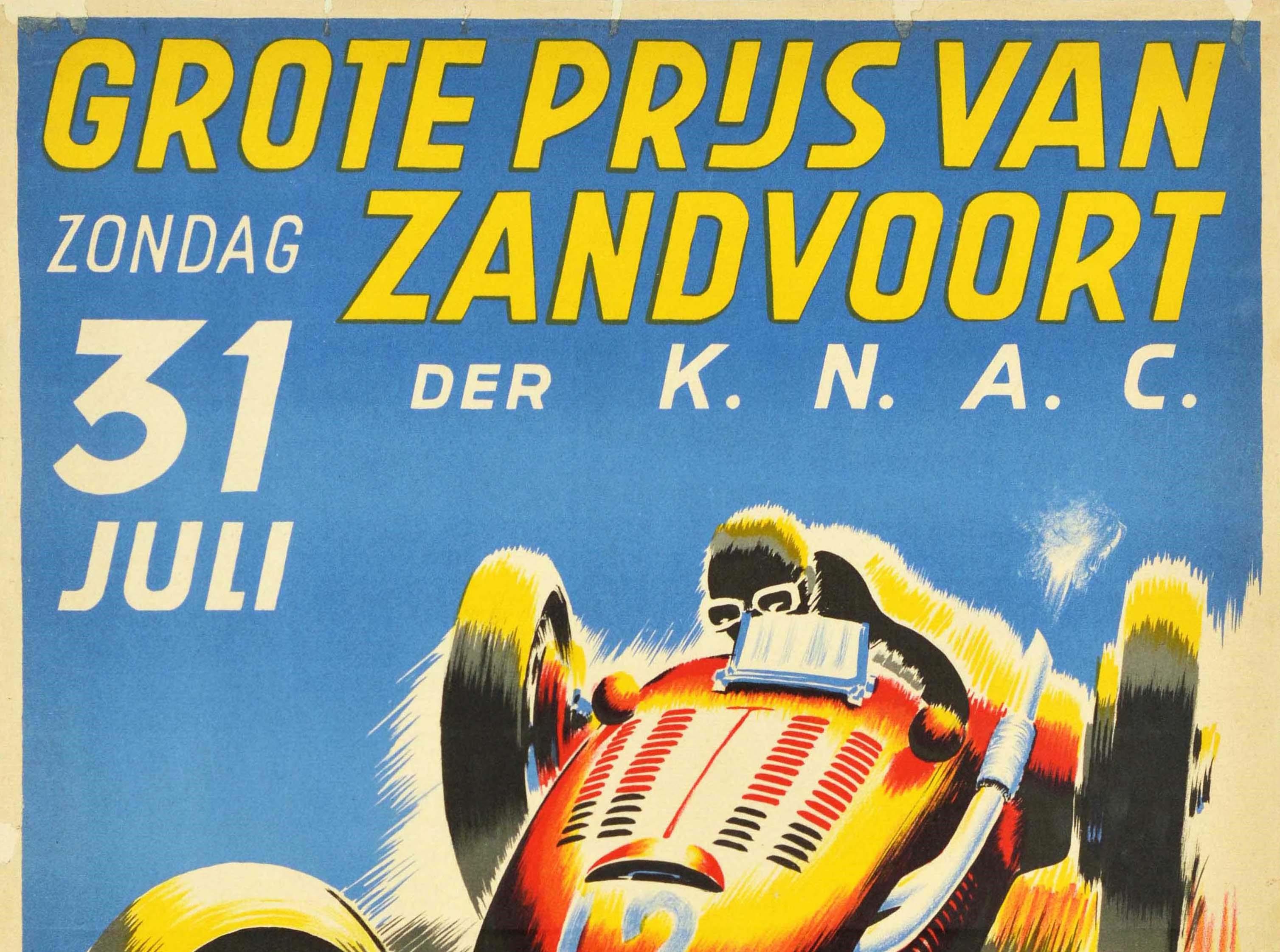 Affiche originale de sport automobile pour le Grote Prijs van Zandvoort der KNAC / Grand Prix de Zandvoort du 31 juillet 1949. Elle présente un dessin dynamique représentant une voiture classique filant à toute allure vers le spectateur, avec le