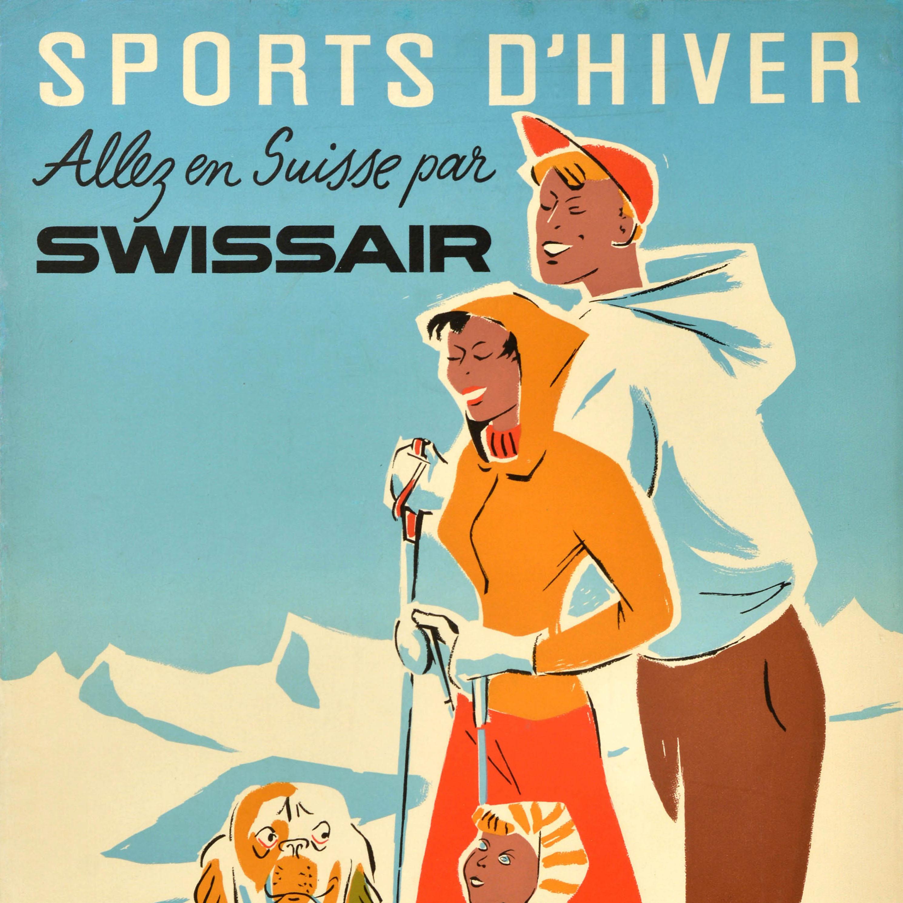 Poster di viaggio sportivo originale d'epoca - Sports d'Hiver Allez en Suisse par Swissair / Winter Sports Go to Switzerland by Swissair - con una divertente immagine di una famiglia vestita alla moda che scia con il bambino che accarezza un cane