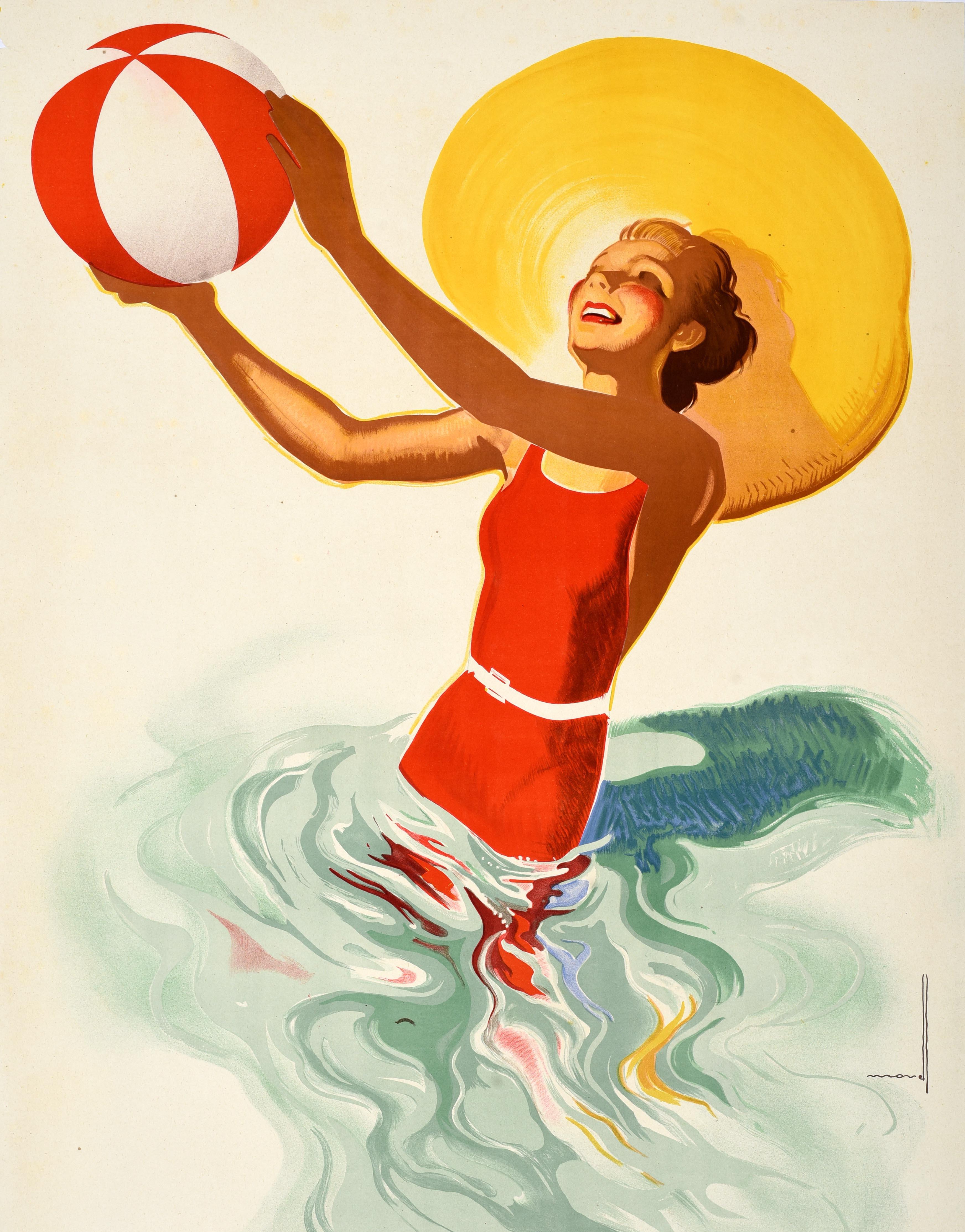 Originale poster pubblicitario d'epoca per la Spagna con l'immagine di una donna sorridente che indossa un costume da bagno rosso alla moda e un cappello a tesa larga che prende un pallone da spiaggia a strisce bianche e rosse con il titolo