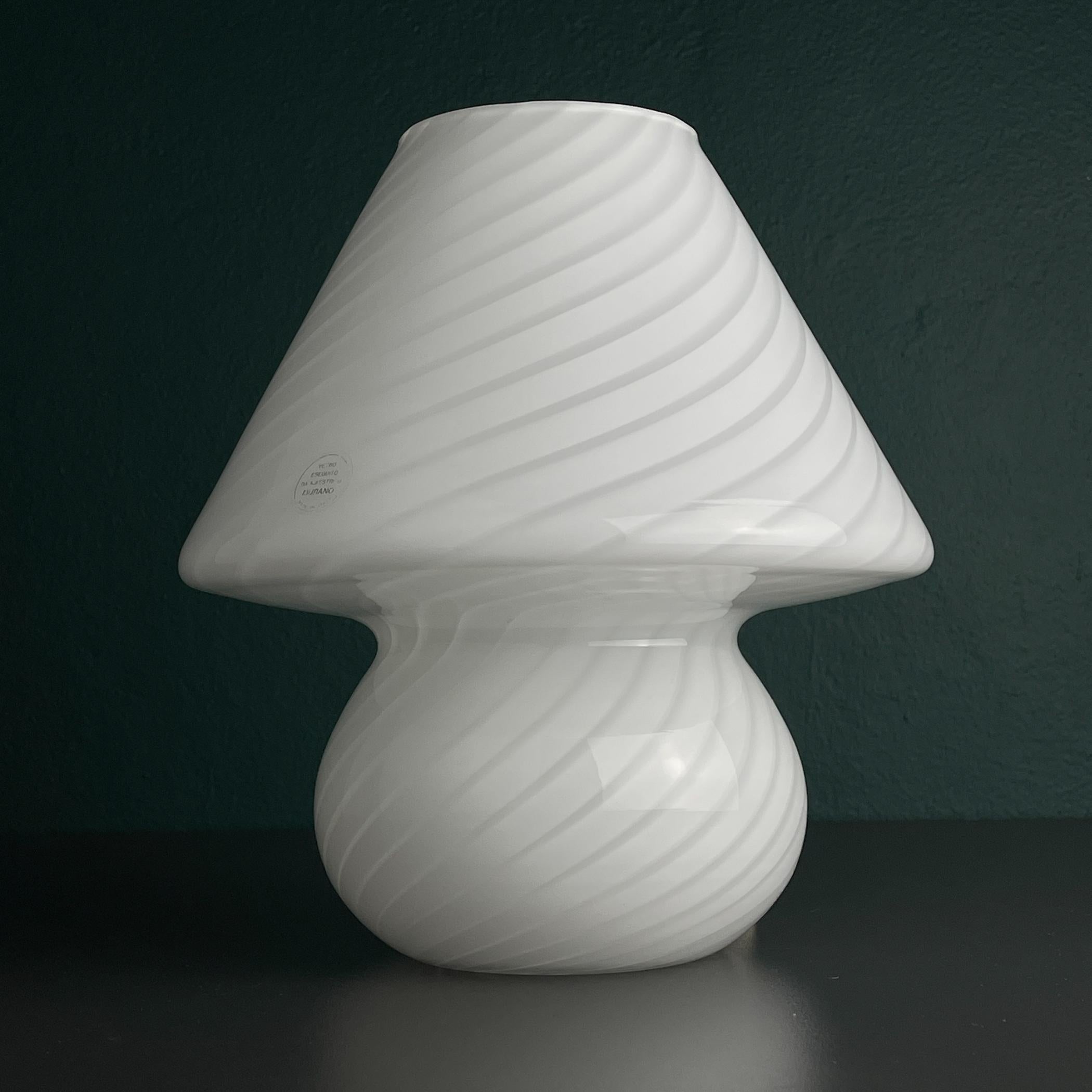 Lampada da tavolo vintage originale in vetro di Murano a volute, Italia anni '70 in vendita 4